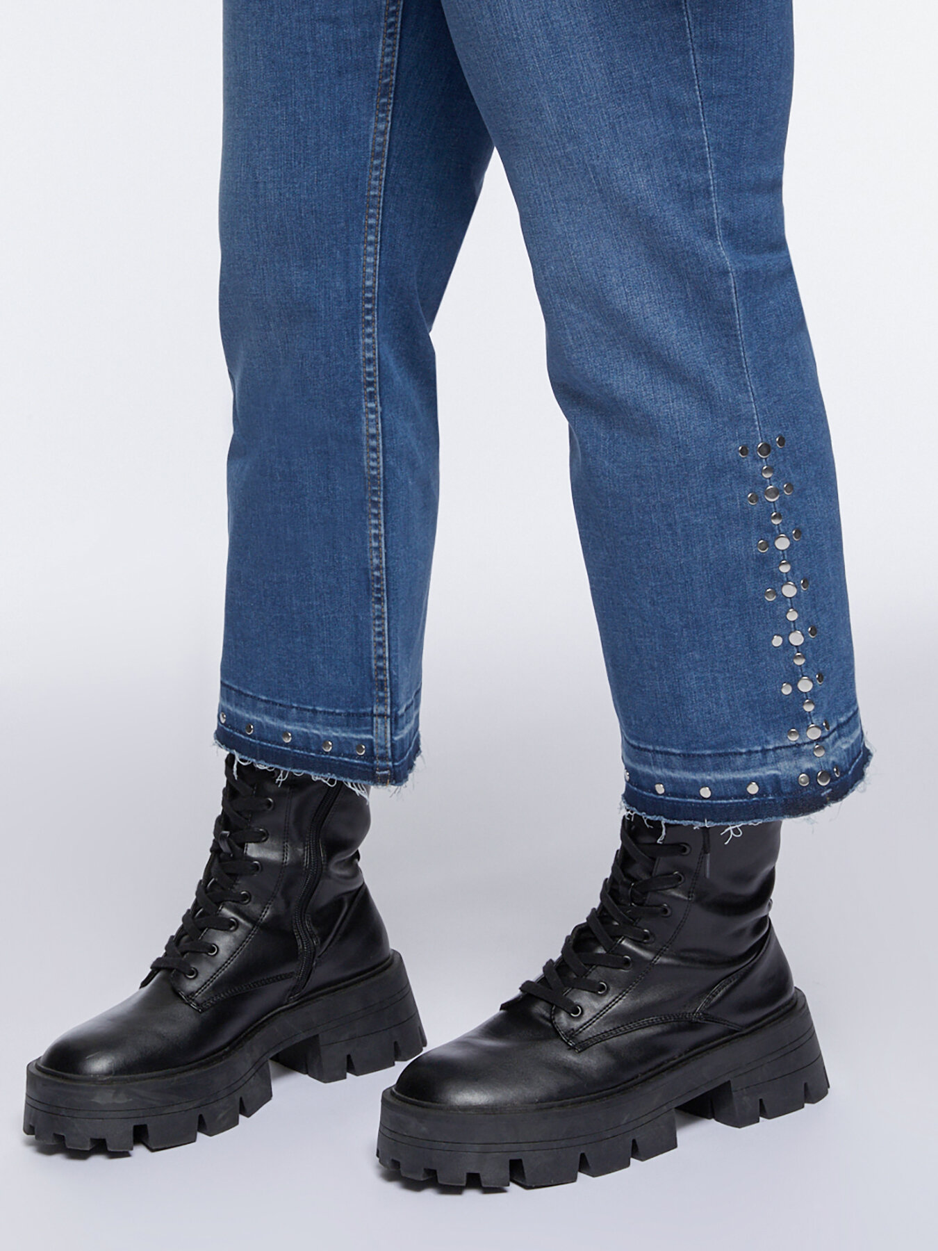 Cropped jeans with studs at the hem image number 2