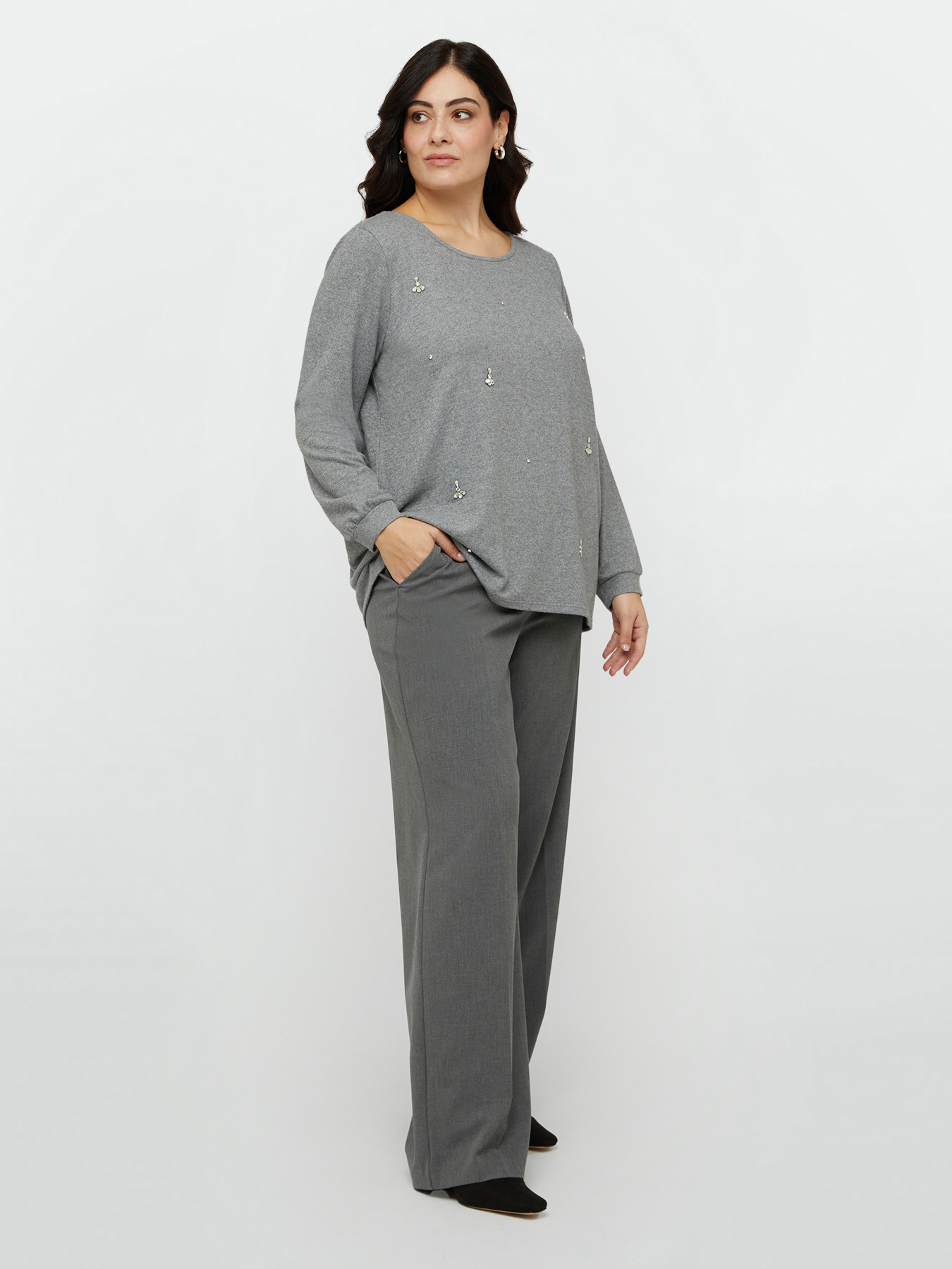 Pullover mit Stickerei aus eingefassten Steinen vorne image number 3