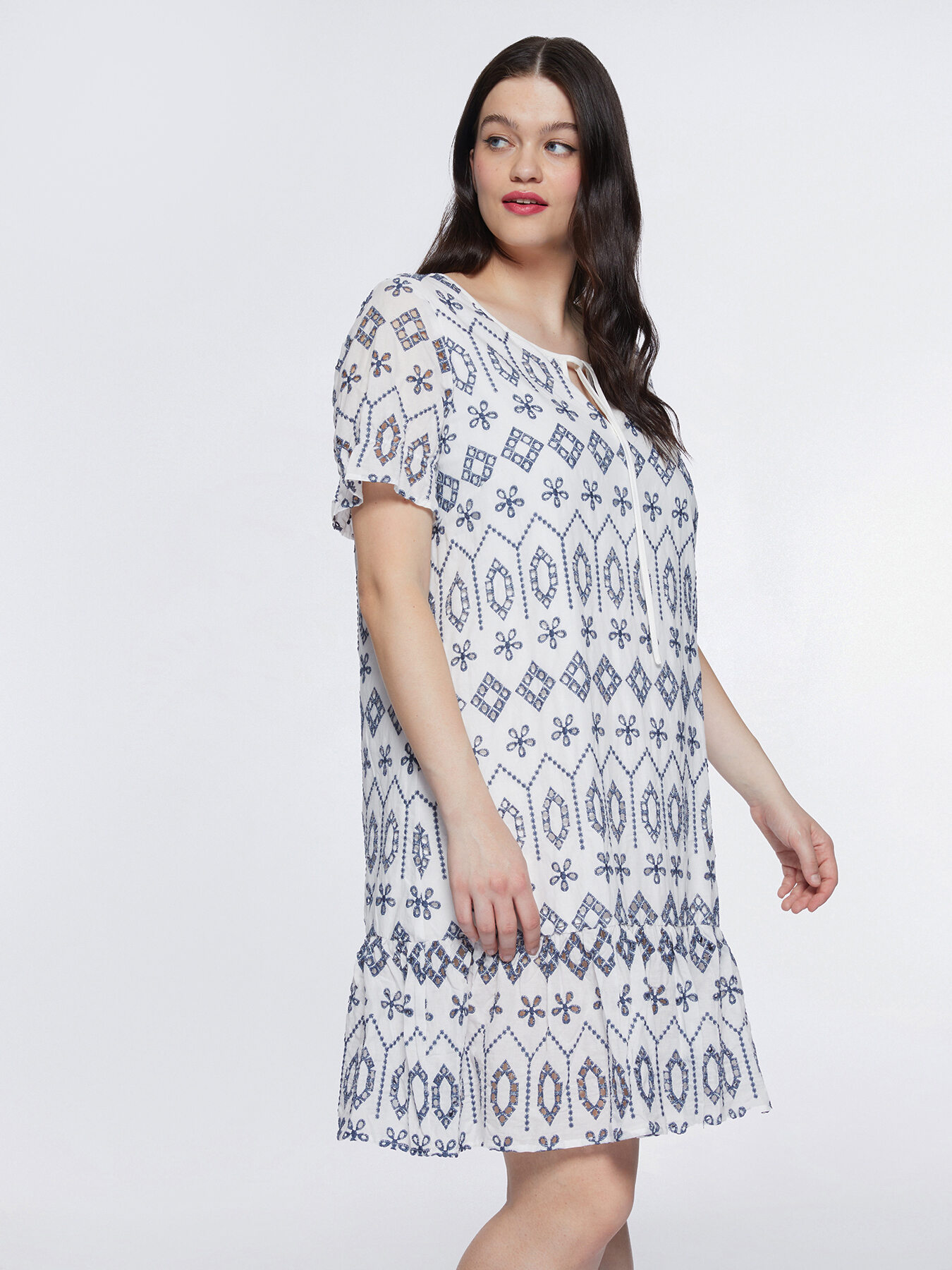 Vestito con ricami Sangallo image number 2