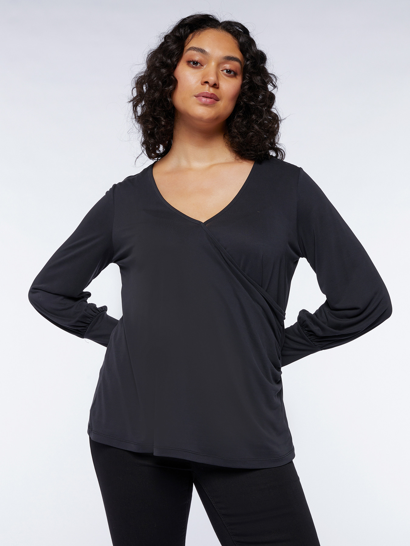 T-shirt con incrocio e drappeggio image number 0