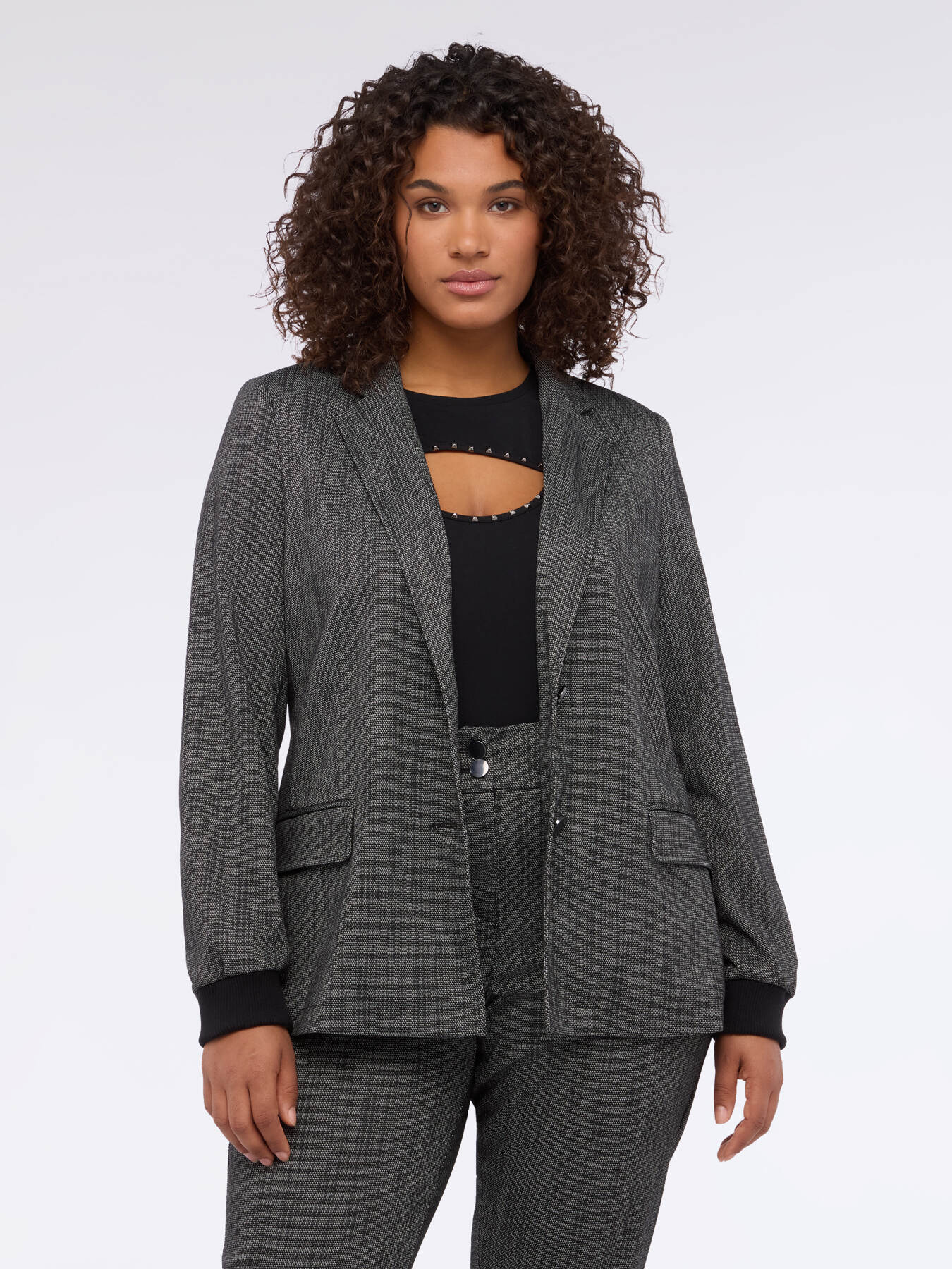 Blazer with contrast cuffs image number 3