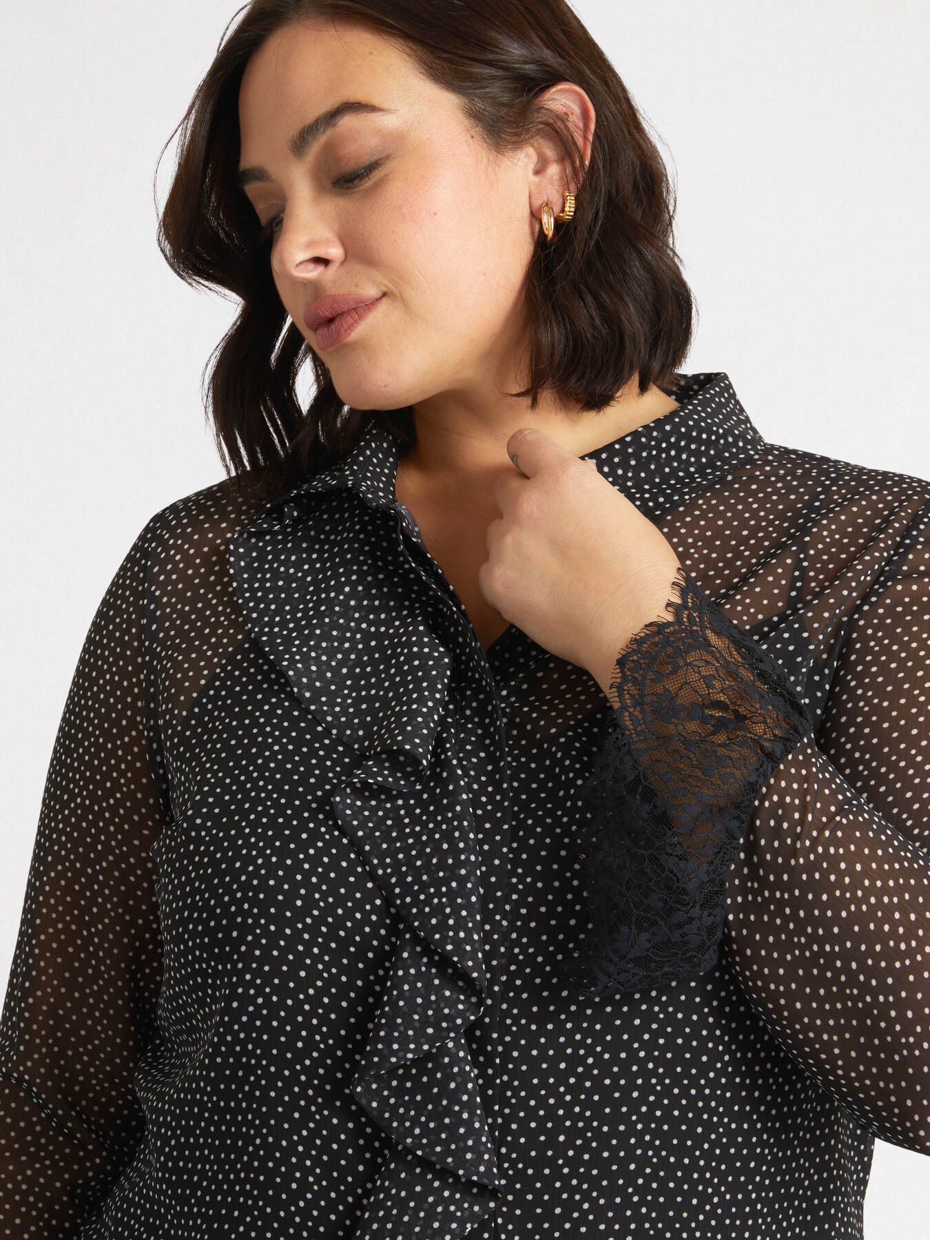 Camicia a pois con volants image number 3