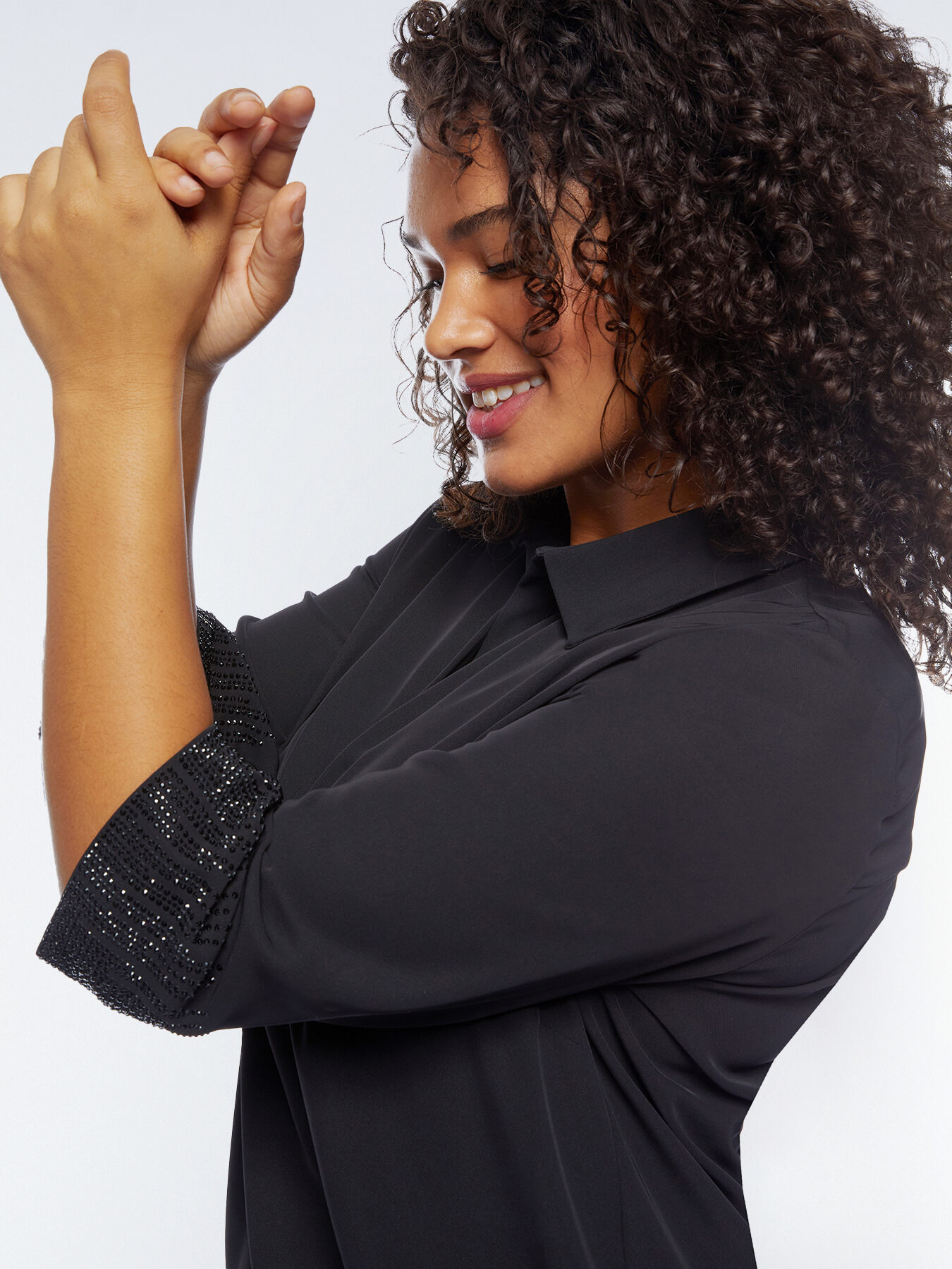 Robe avec strass au bas de la manche image number 2