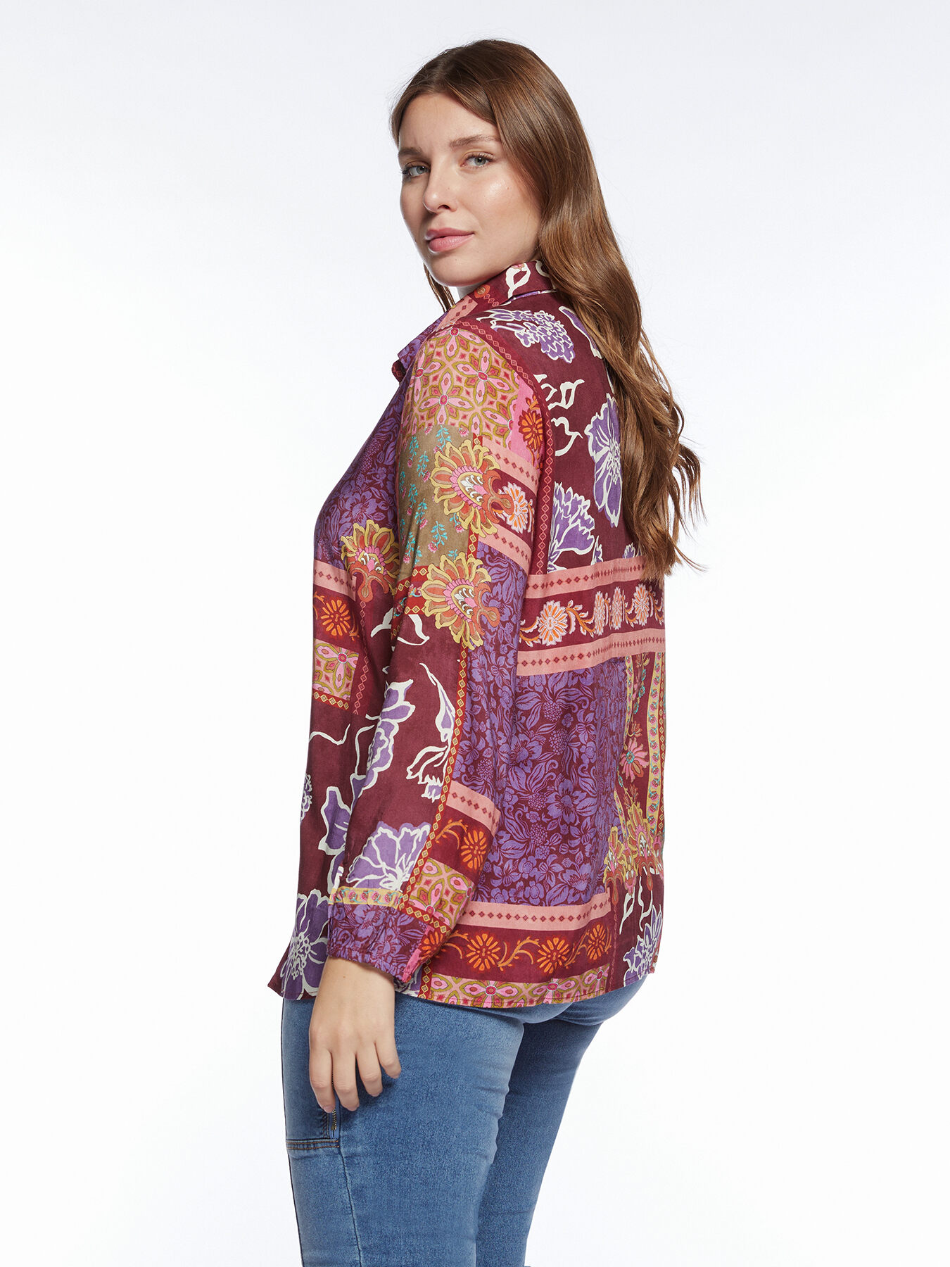 Camisa con cuello redondo estampada image number 2