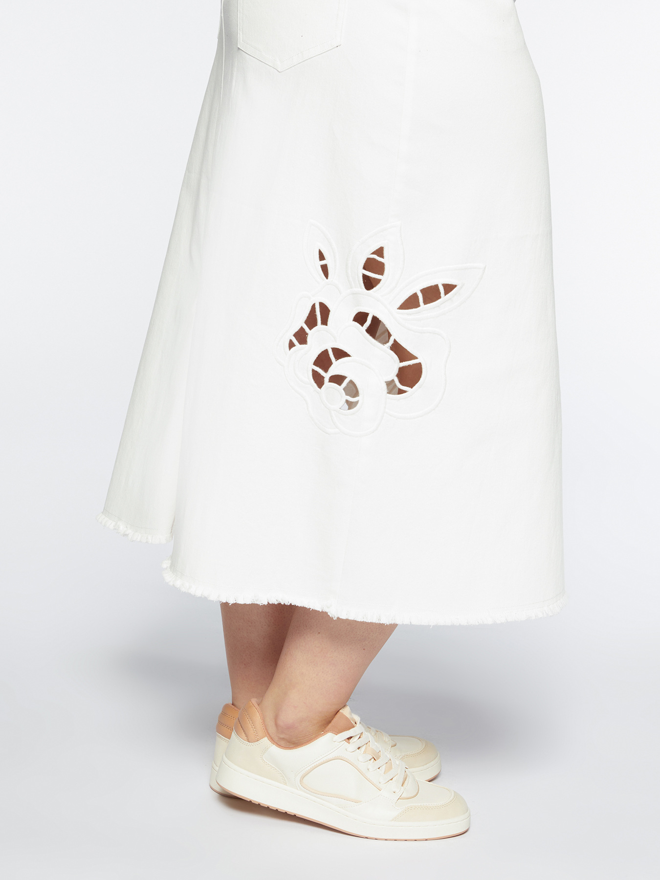 Gonna longuette ricamata image number 2