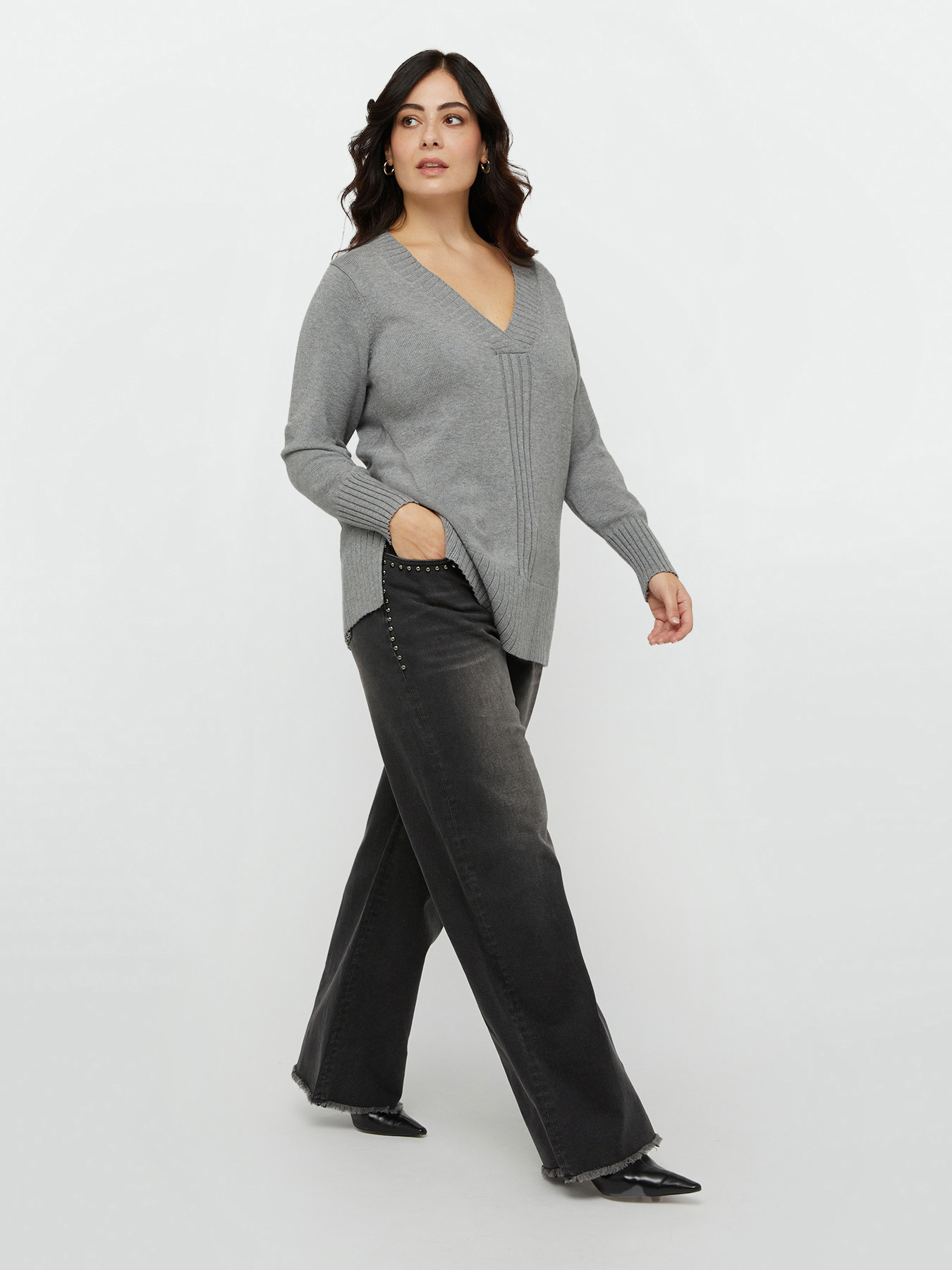 Pull long avec col plongeant en V image number 0