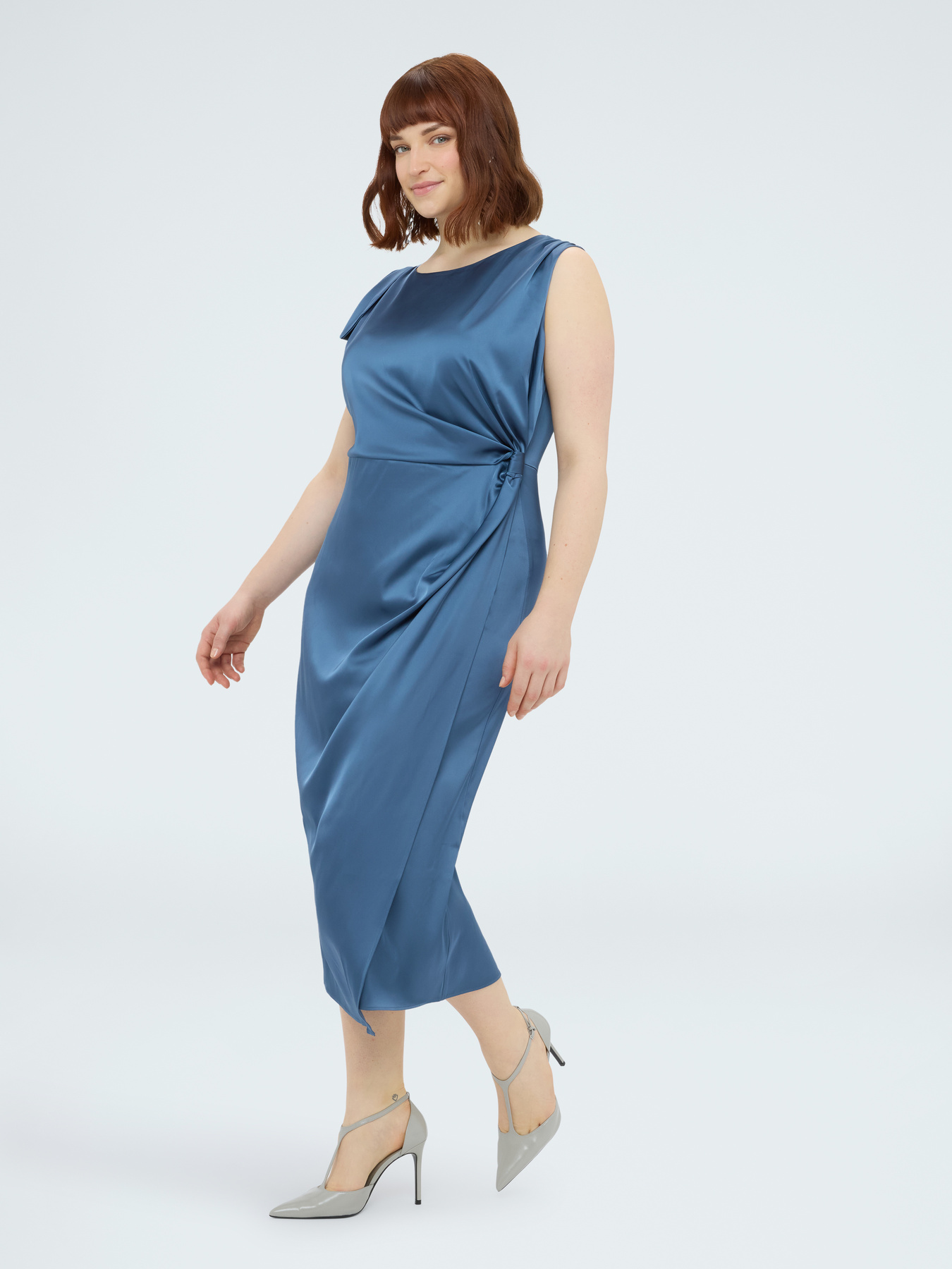 Robe en satin avec drap&eacute; image number 4