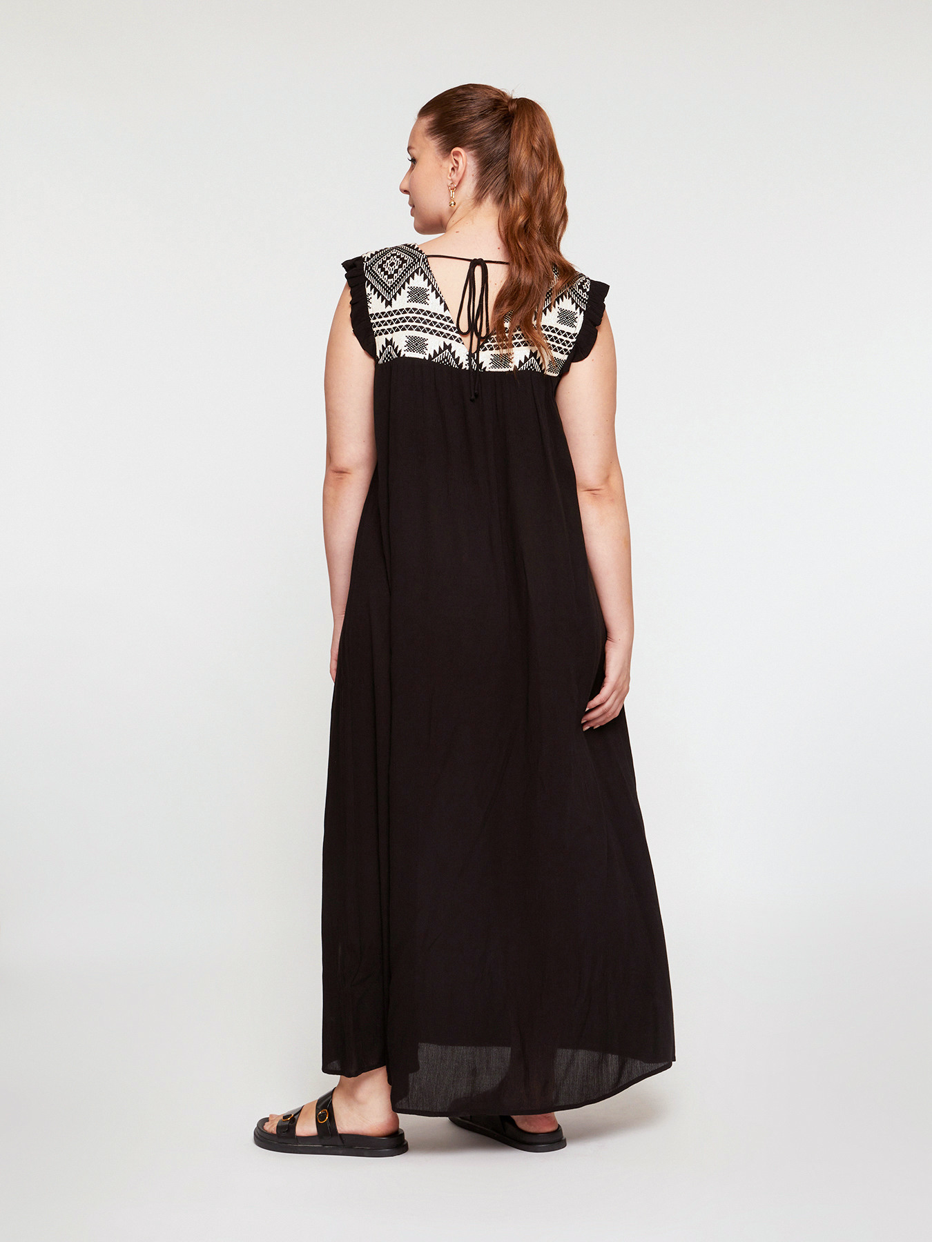 Langes Kleid mit Ethno-Stickerei image number 1