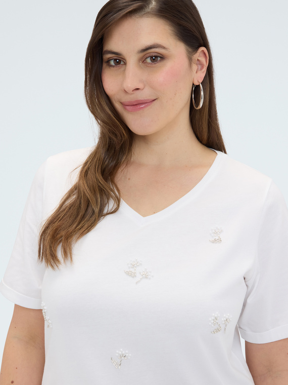Cotton t-shirt with beaded flowers