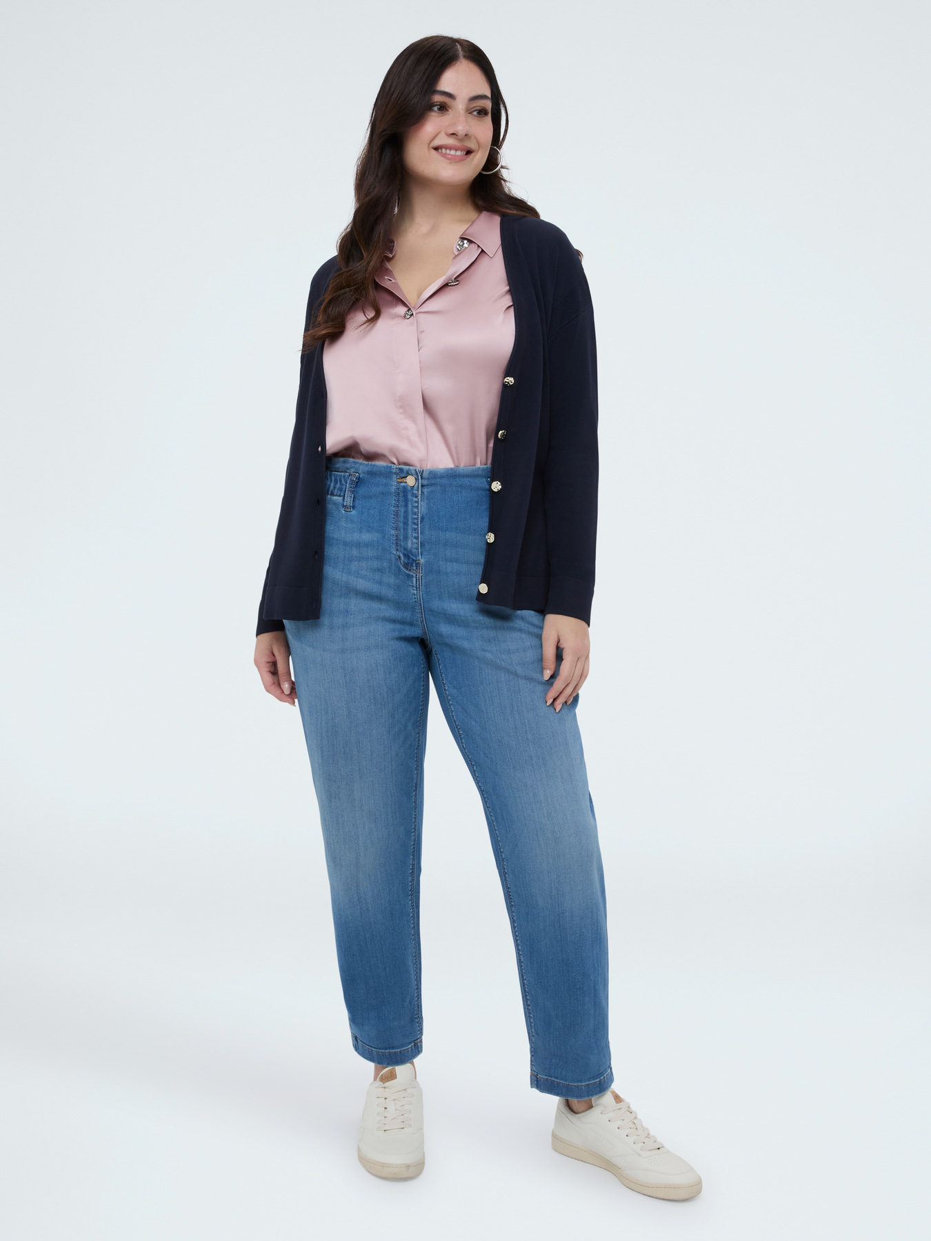 V-neck cardigan with buttons image number 3