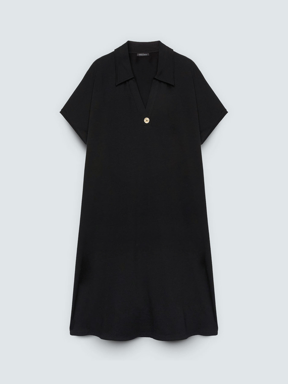 Kleid mit Polokragen und Schmuckknopf