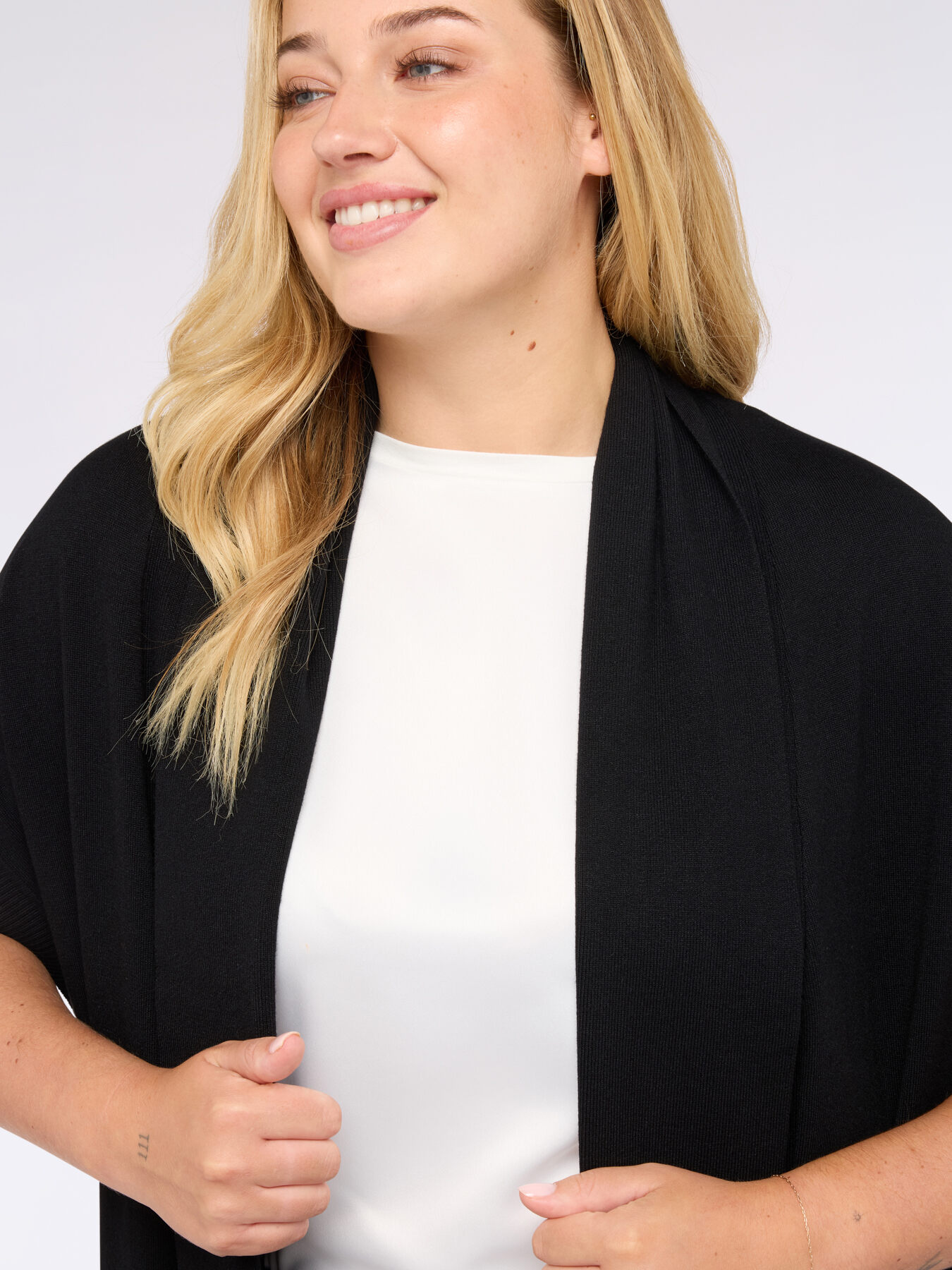 Lange Strickjacke aus feinem Strick mit kurzen &Auml;rmeln image number 3