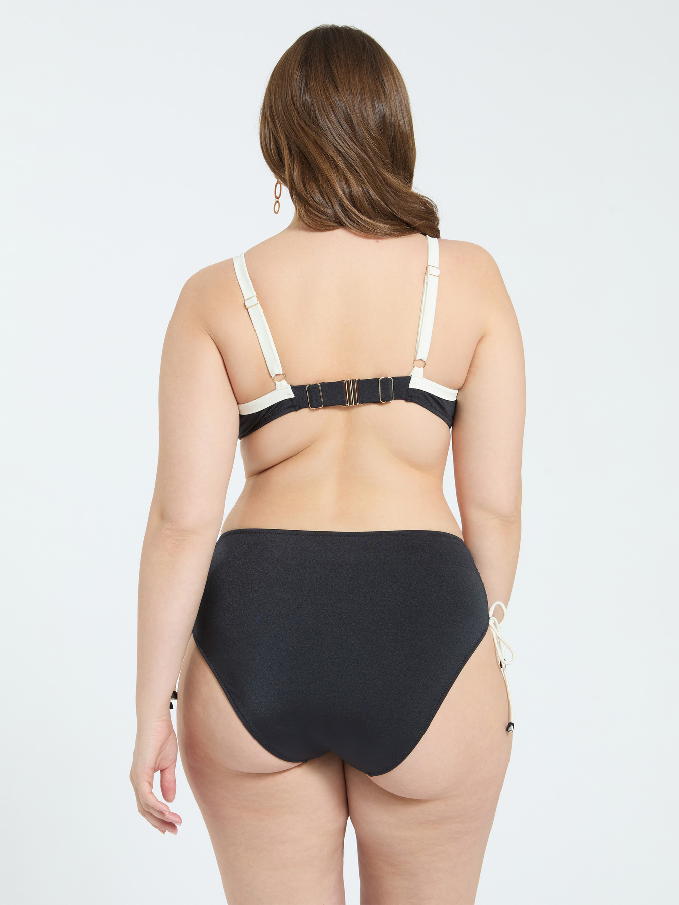 Two-piece bikini with contrasting details image number 1