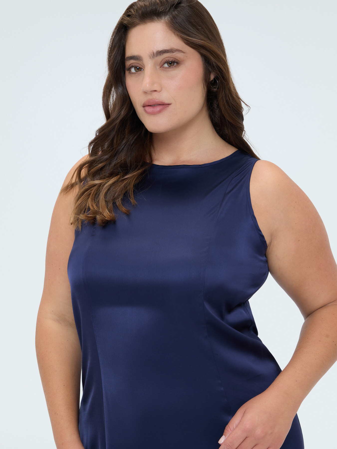 Sleeveless long dress in viscose satin image number 3