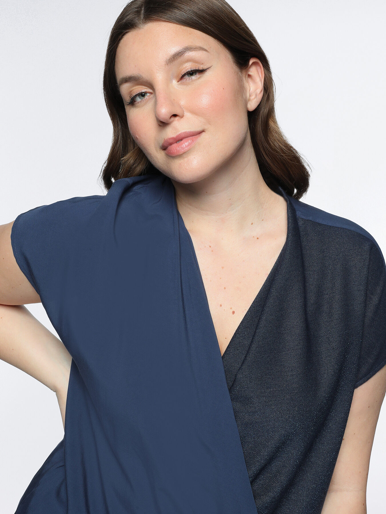 ECOVERO&trade; viscose crossover blouse image number 3