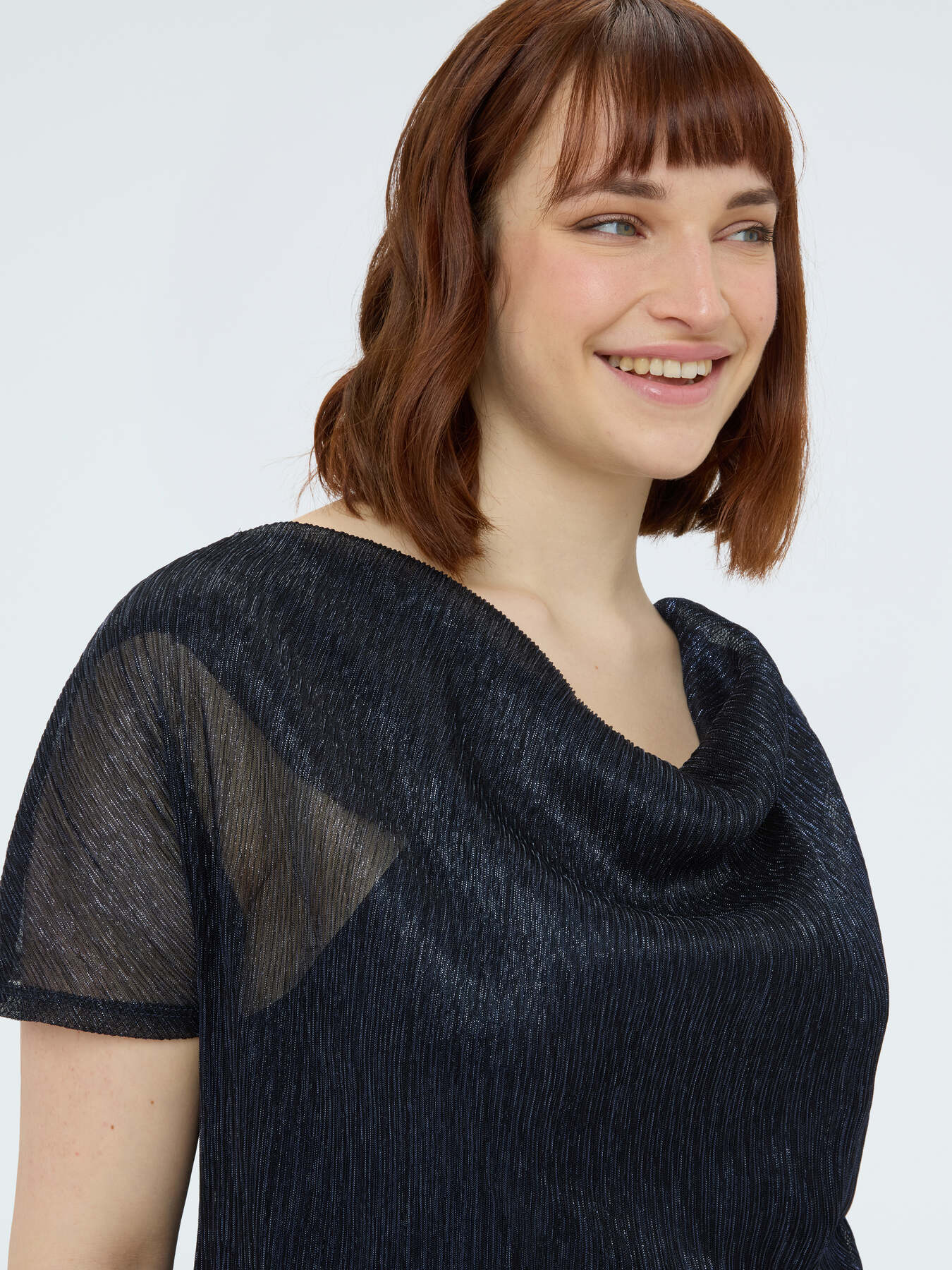 Lurex-T-Shirt mit weichem Halsausschnitt image number 3