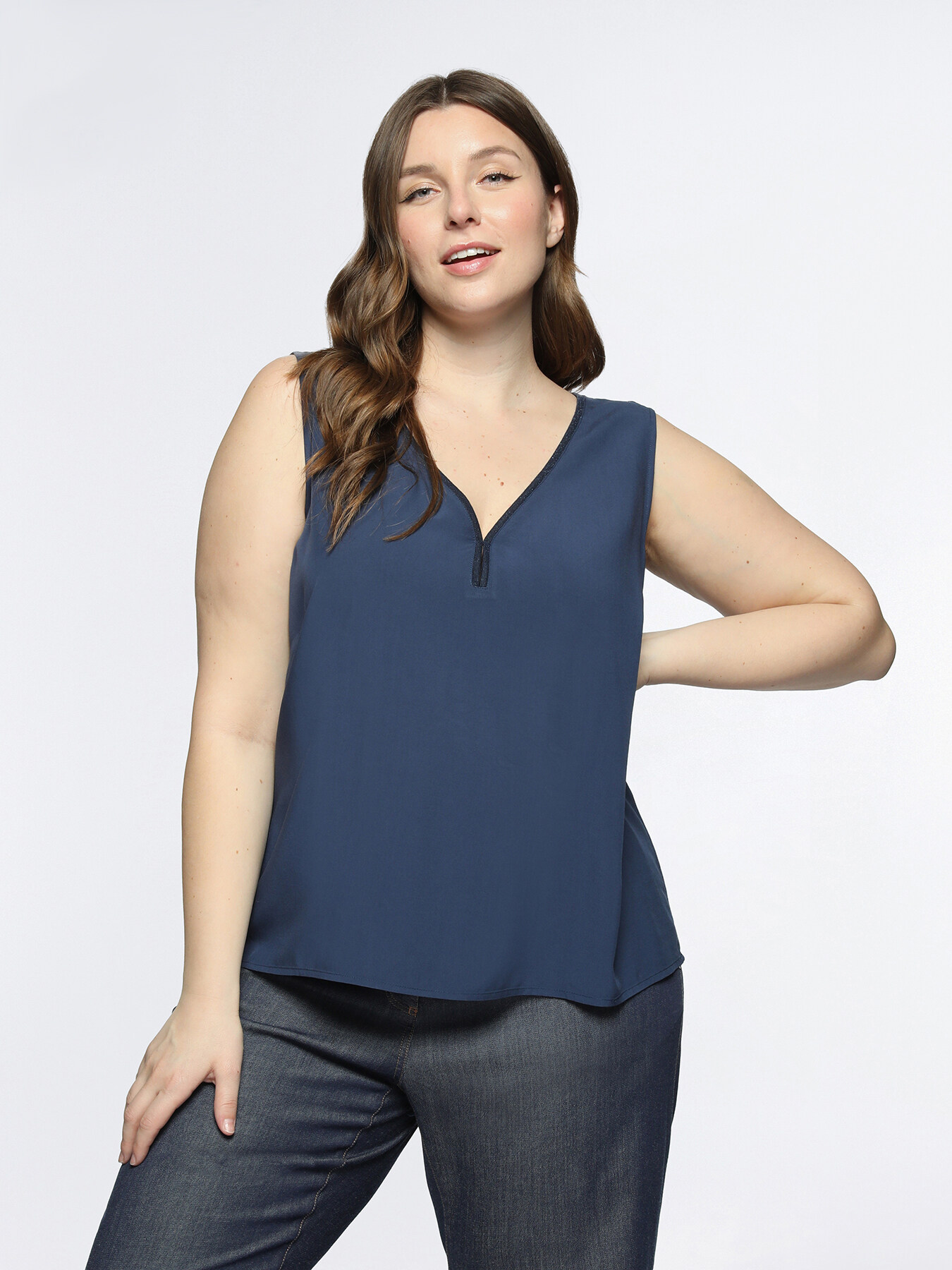 ECOVERO™ viscose top with lurex edge image number 2