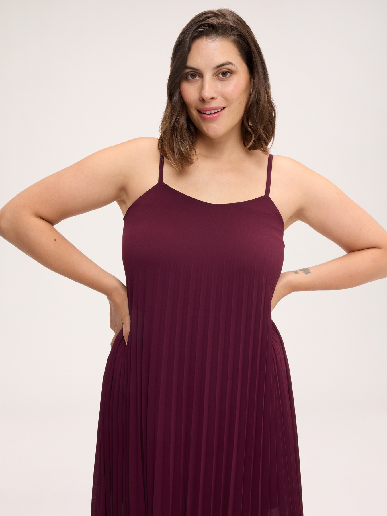 Long pleated georgette dress image number 3