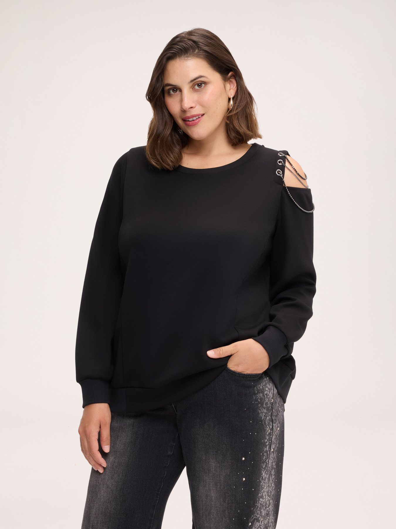 Sweatshirt mit Cut-Outs und Ketten an der Schulter image number 2