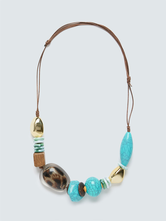 Ethnic necklace with decorative elements
