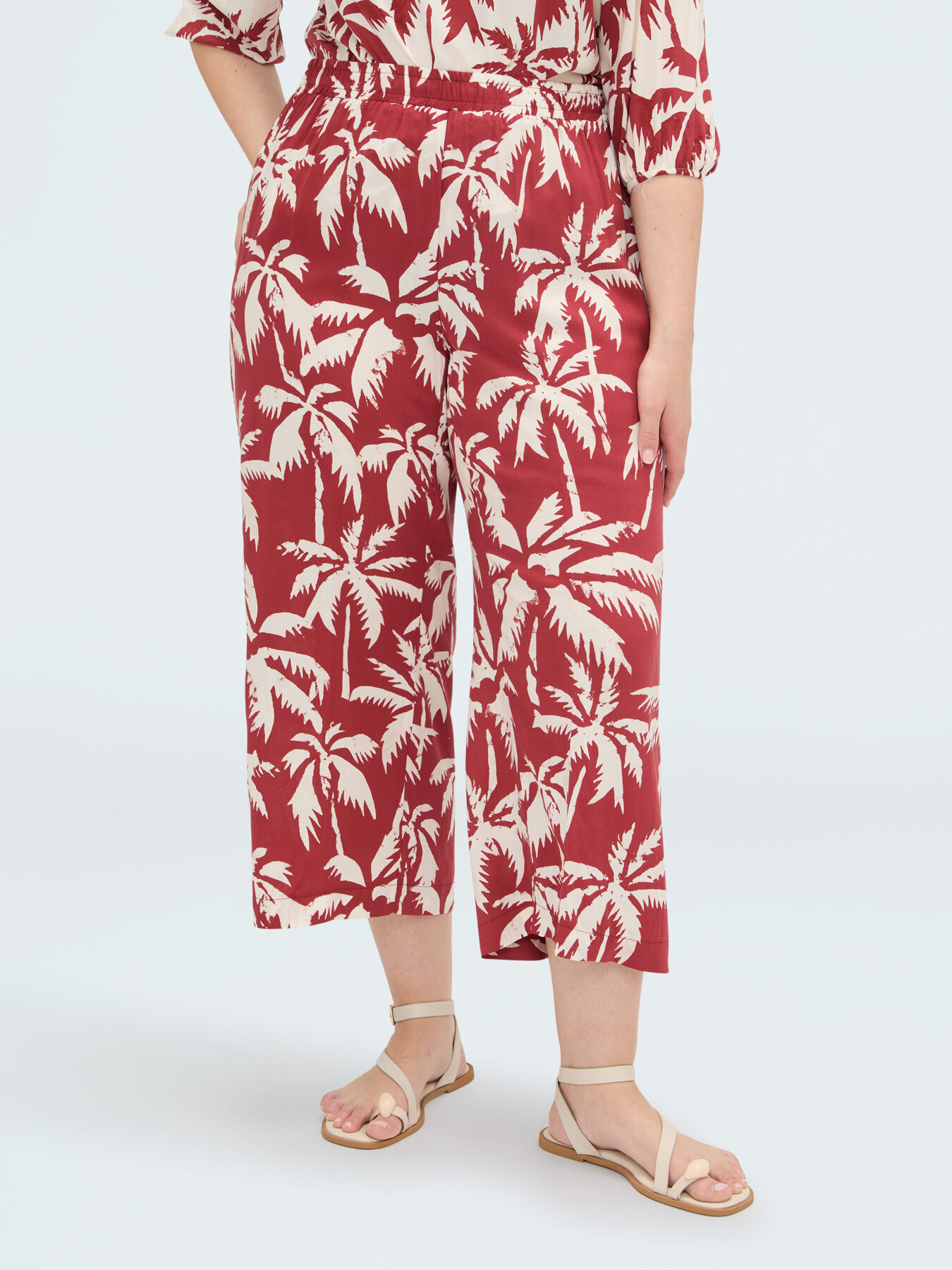 Cropped viscose trousers with print image number 2