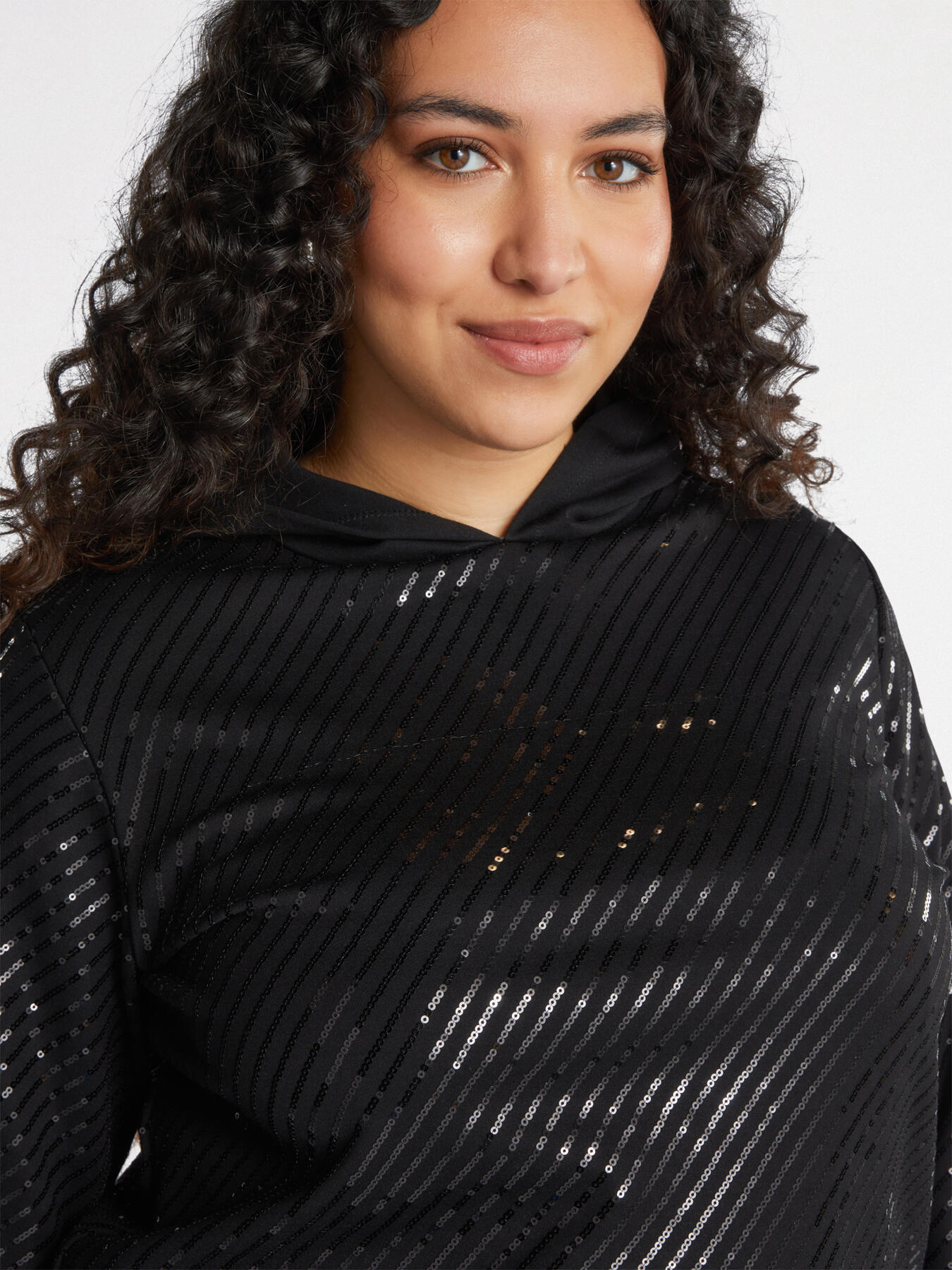 Diagonal gestreiftes Pailletten-Sweatshirt image number 3