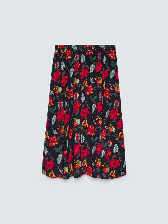 Long skirt with floral print
