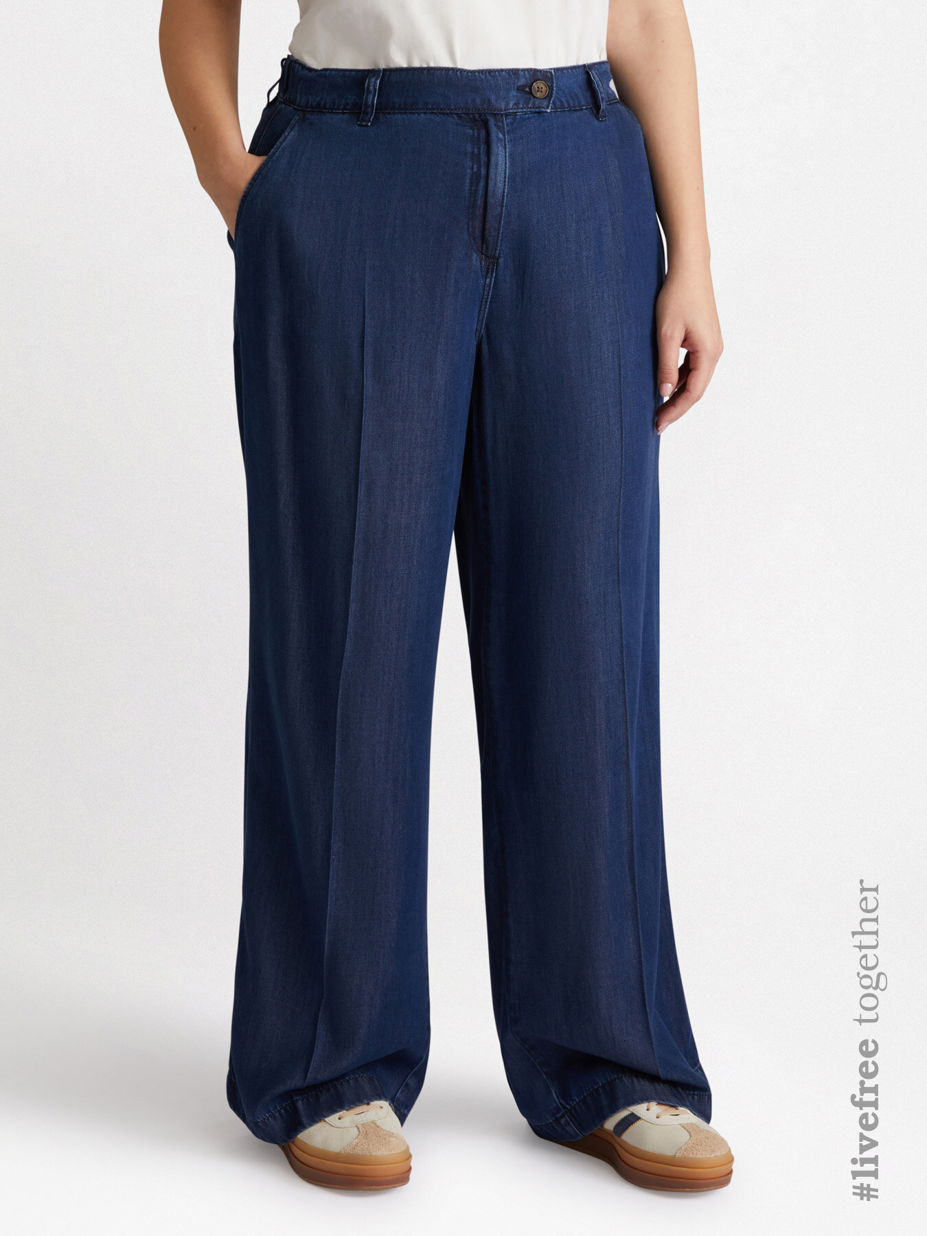 Wide trousers with TENCEL&trade; fibres image number 0