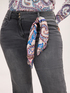 Jean Flare avec foulard image number 3