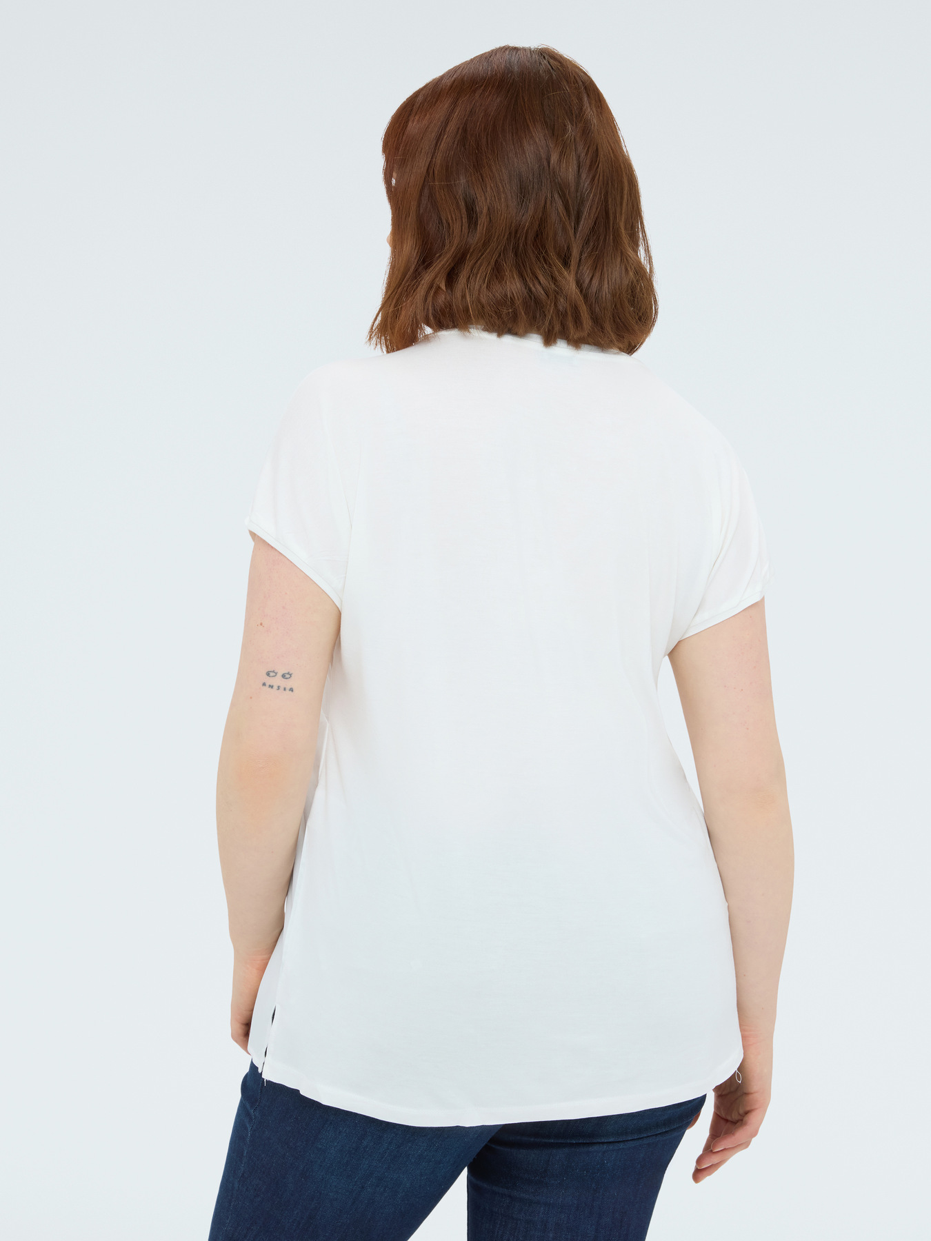 Zweistoffiges T-Shirt mit V-Ausschnitt image number 1