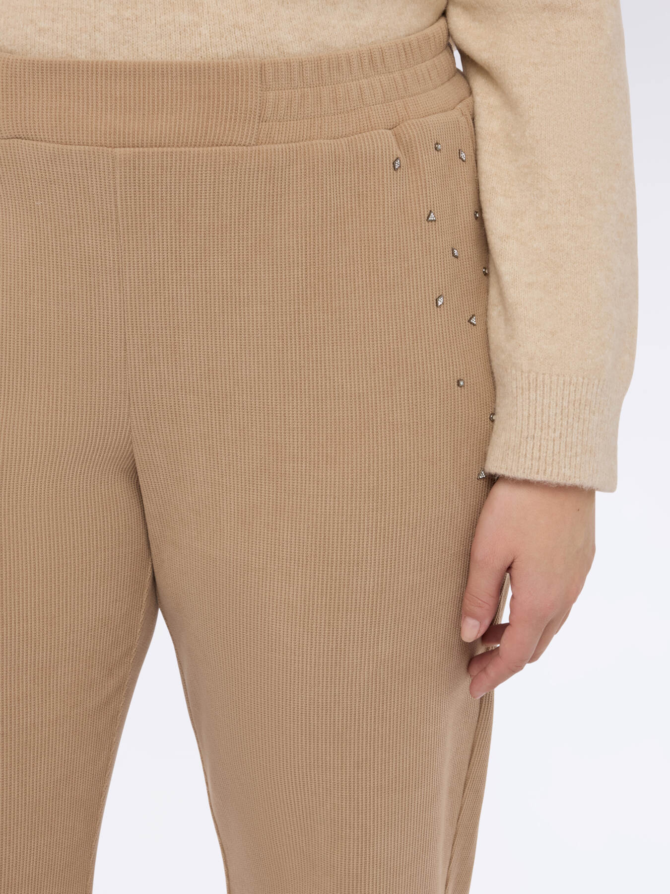 Pantalones joggers de pana image number 4