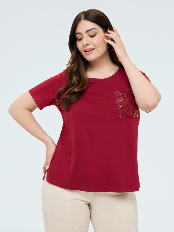 Cotton t-shirt with crochet pocket and sequins