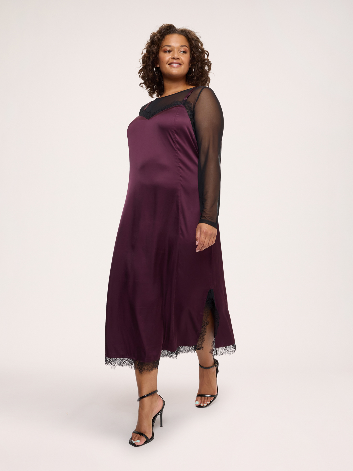 Slip dress in stretch satin with tulle and lace inserts image number 2