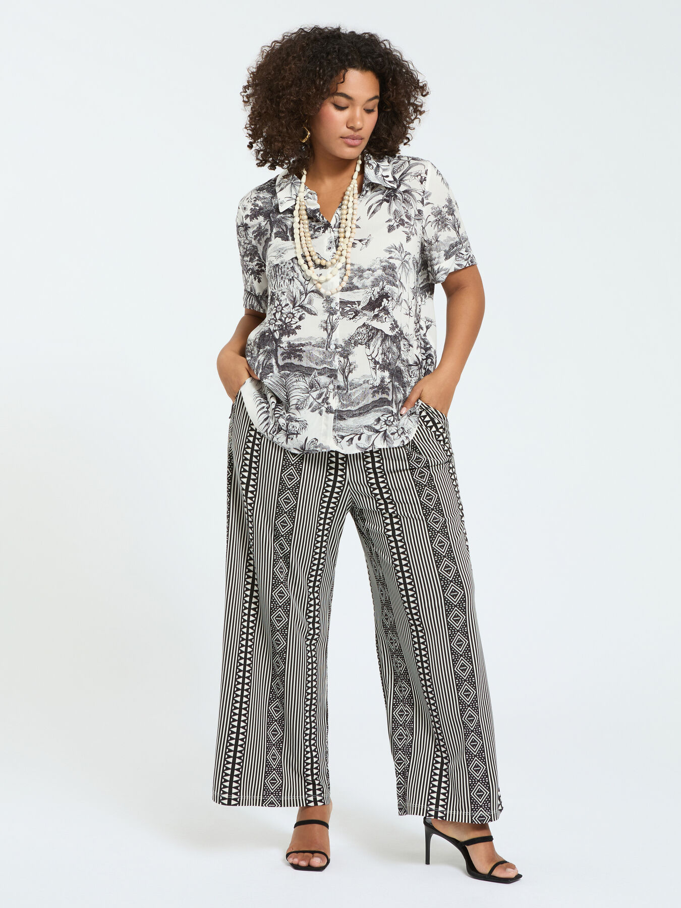 Boxy shirt with exotic print image number 3