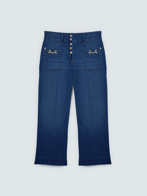 Cropped jeans with chain detail on pockets