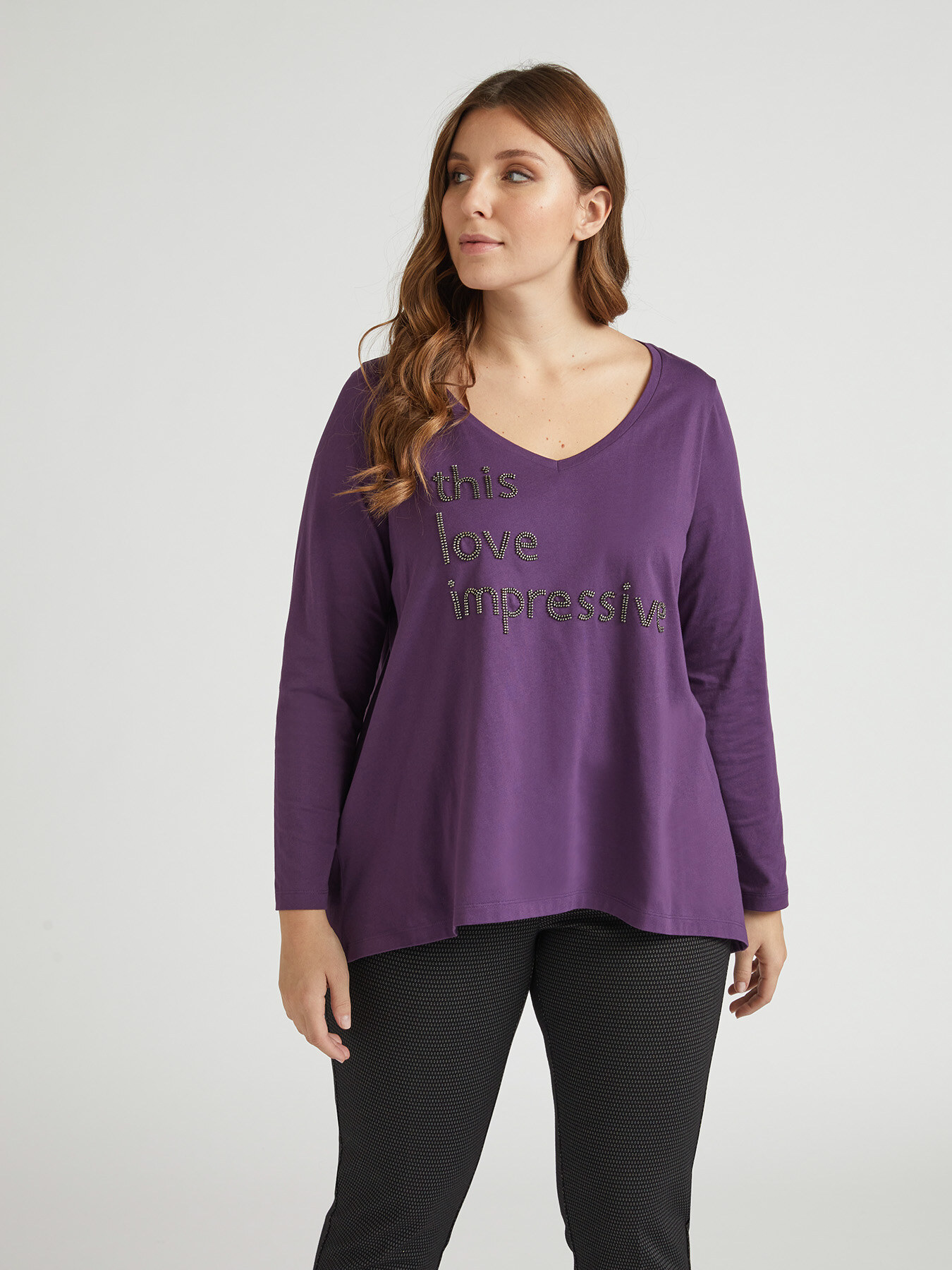 T-shirt con scritta ricamata image number 0