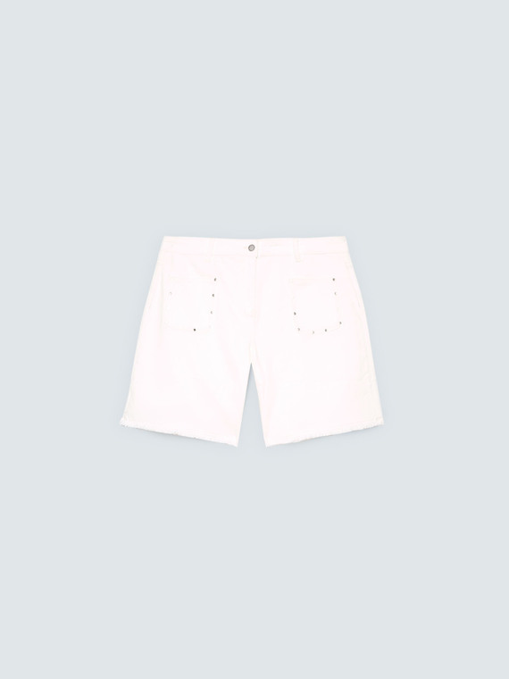 Shorts aus Baumwollmischung mit Nieten