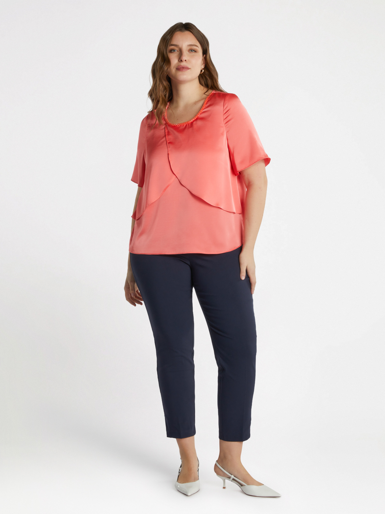 Flounced blouse with embroidery image number 3