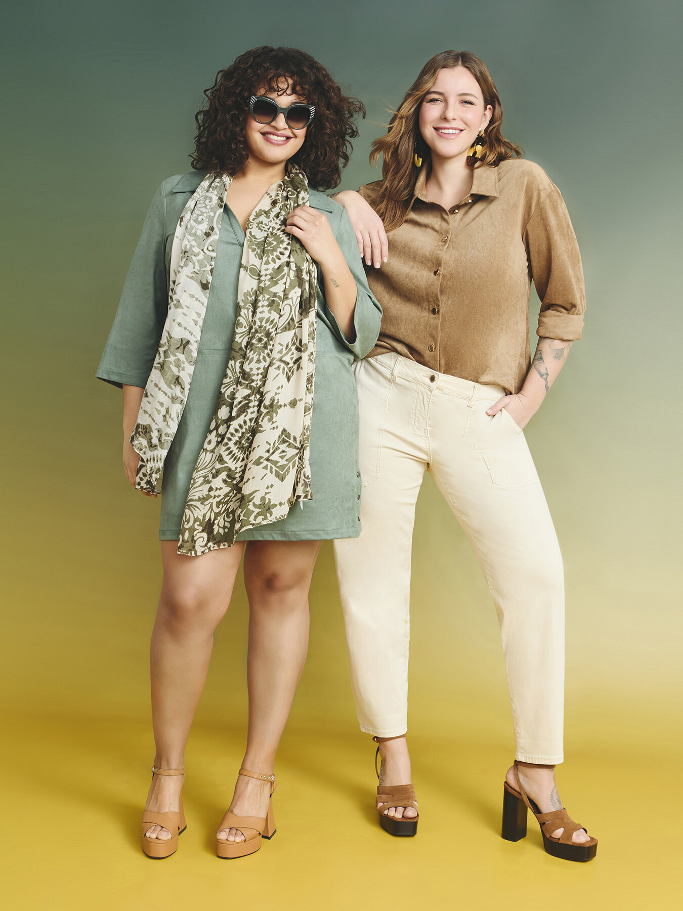 Kurzes Soft-Touch-Kleid mit Polokragen image number 4