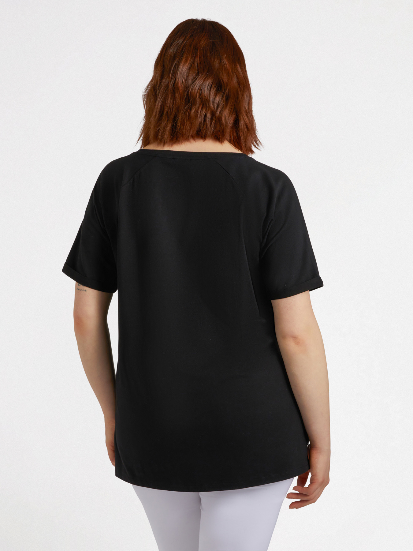 T-shirt con scritta NICE in paillettes image number 1