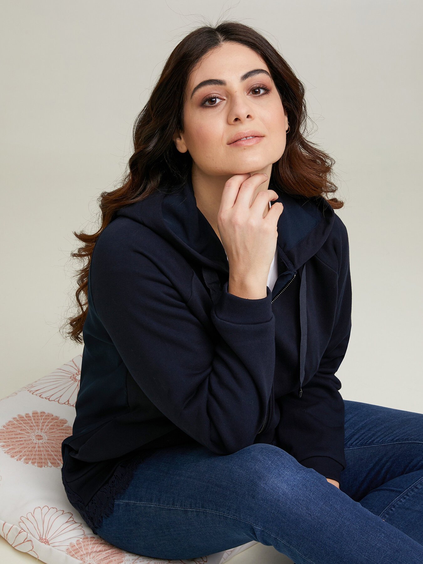 Langes Sweatshirt mit Spitze image number 0