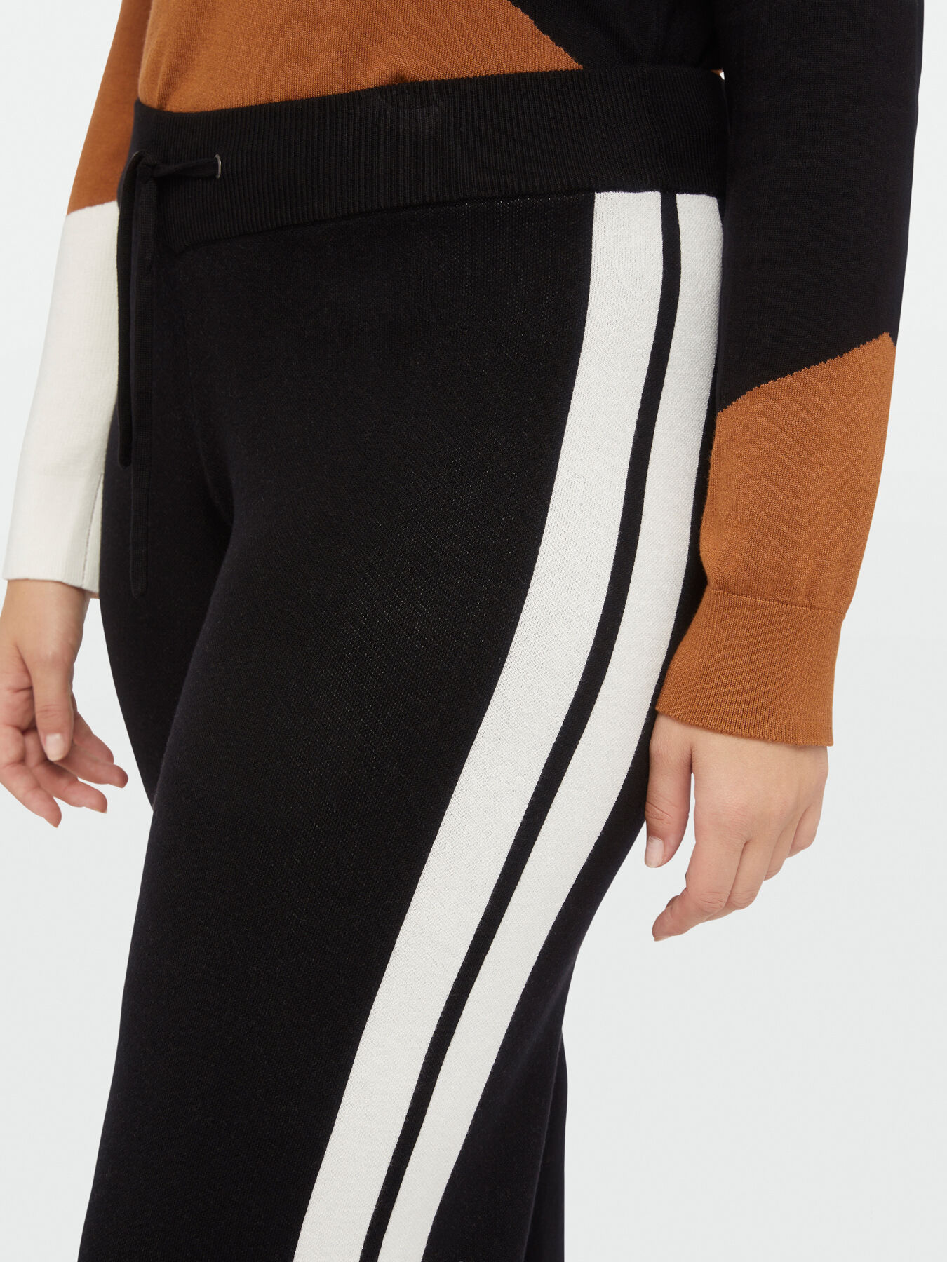 LENZING&trade; ECOVERO&trade; viscose knit trousers image number 6