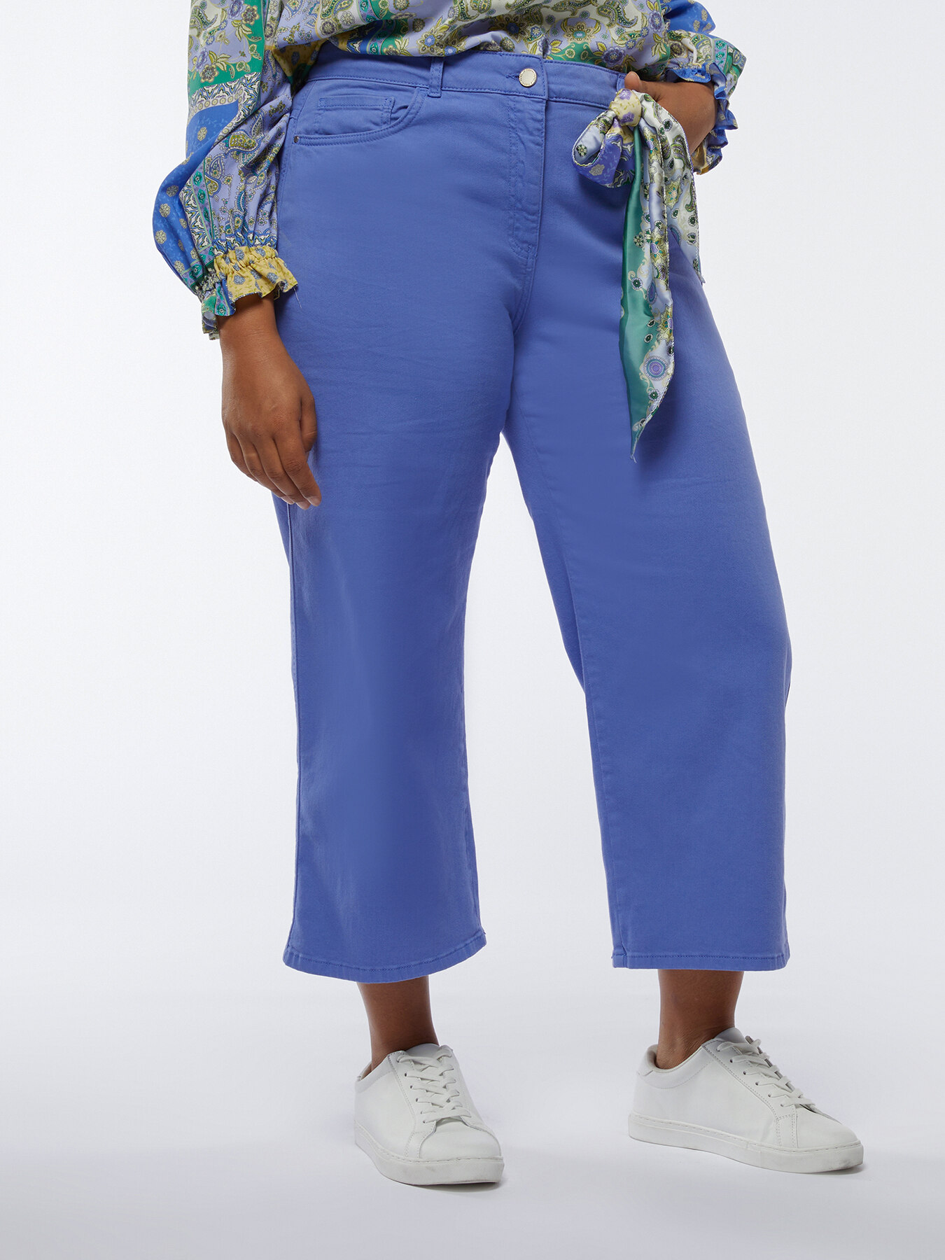 Pantalones wide leg cropped con fular image number 0