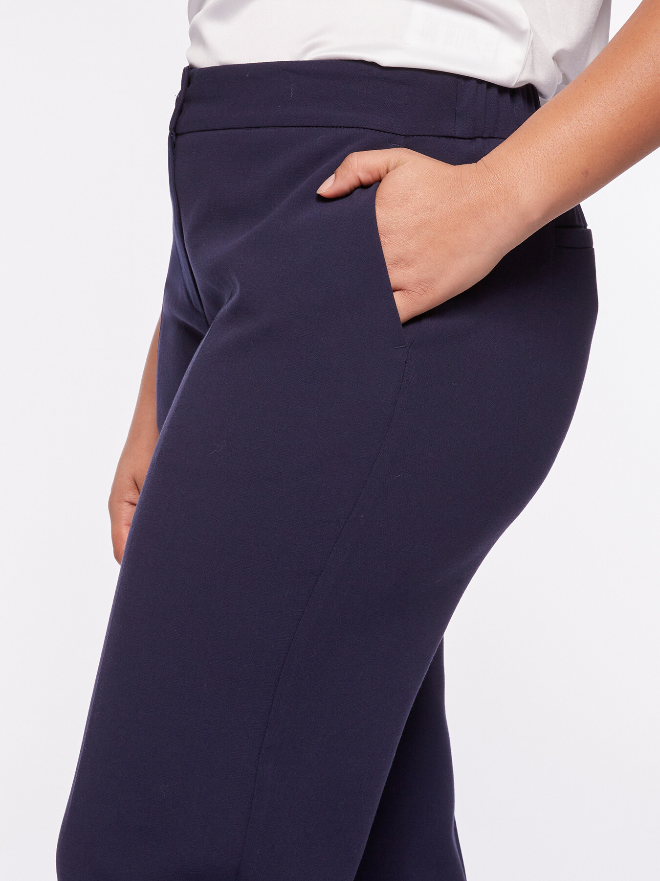 Gerade geschnittene Hose mit schr&auml;g geschnittenen Taschen image number 2
