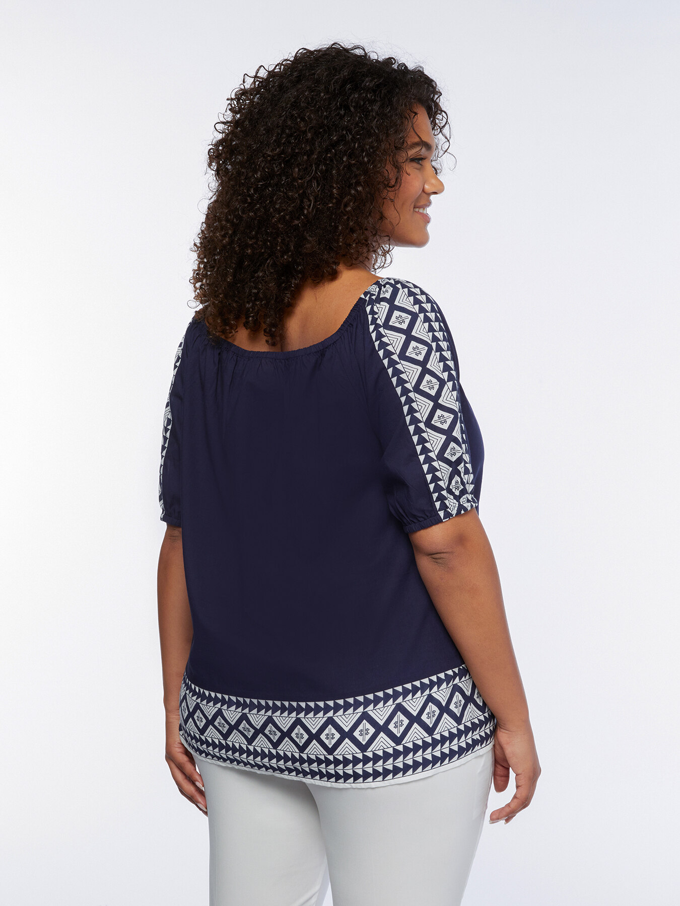 Blusa con estampado de azulejos image number 1