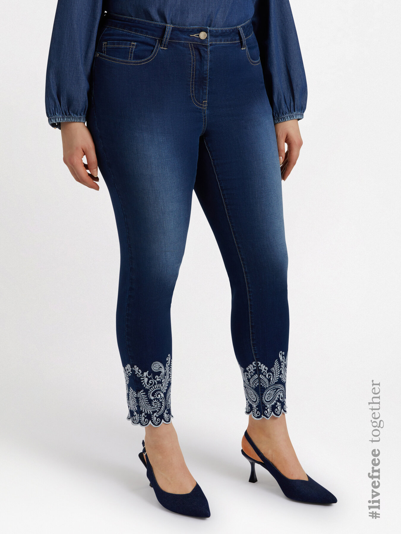 Skinny jeans with embroidered hem image number 0