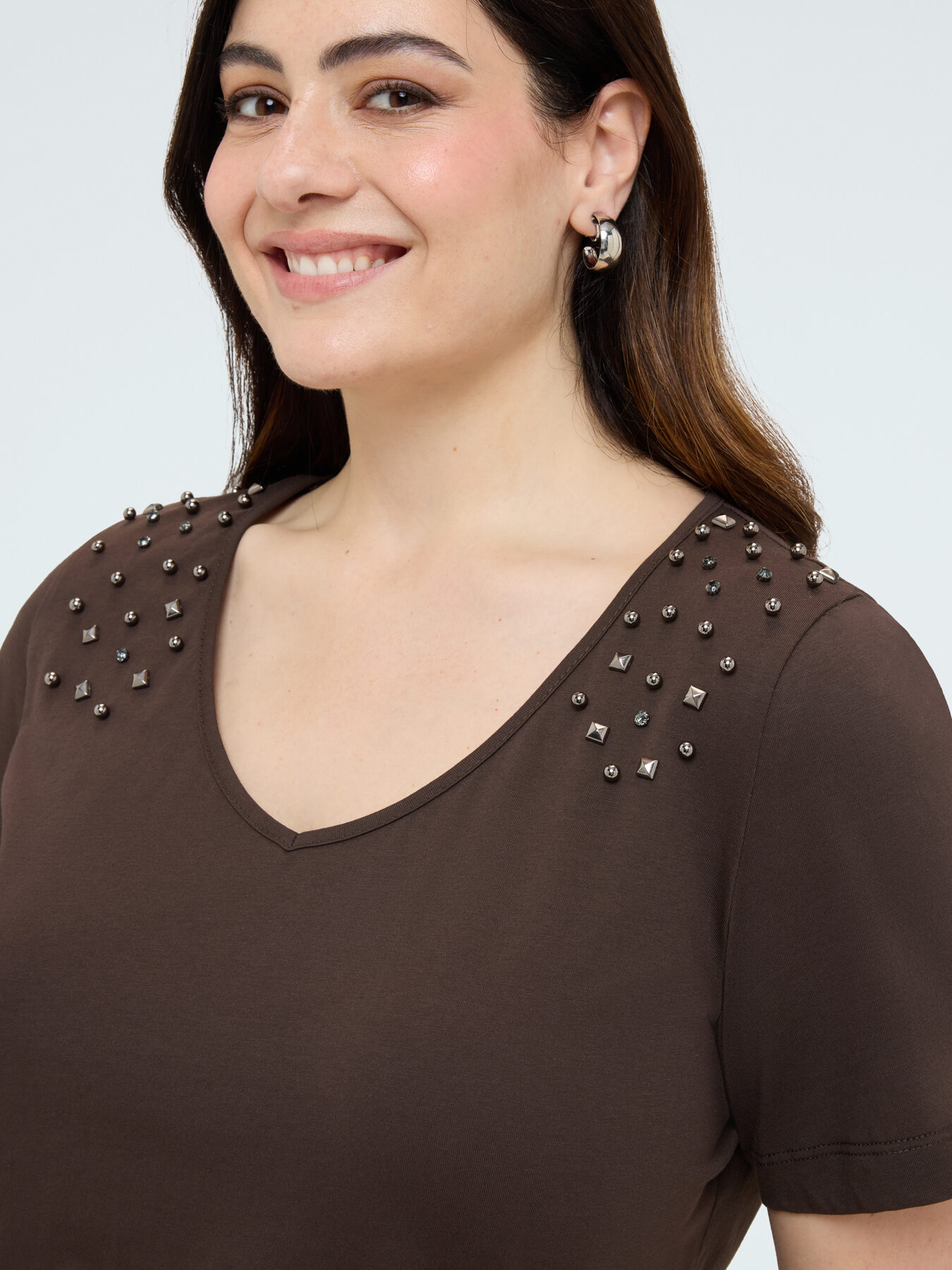 Cotton t-shirt with studs on the shoulders image number 3