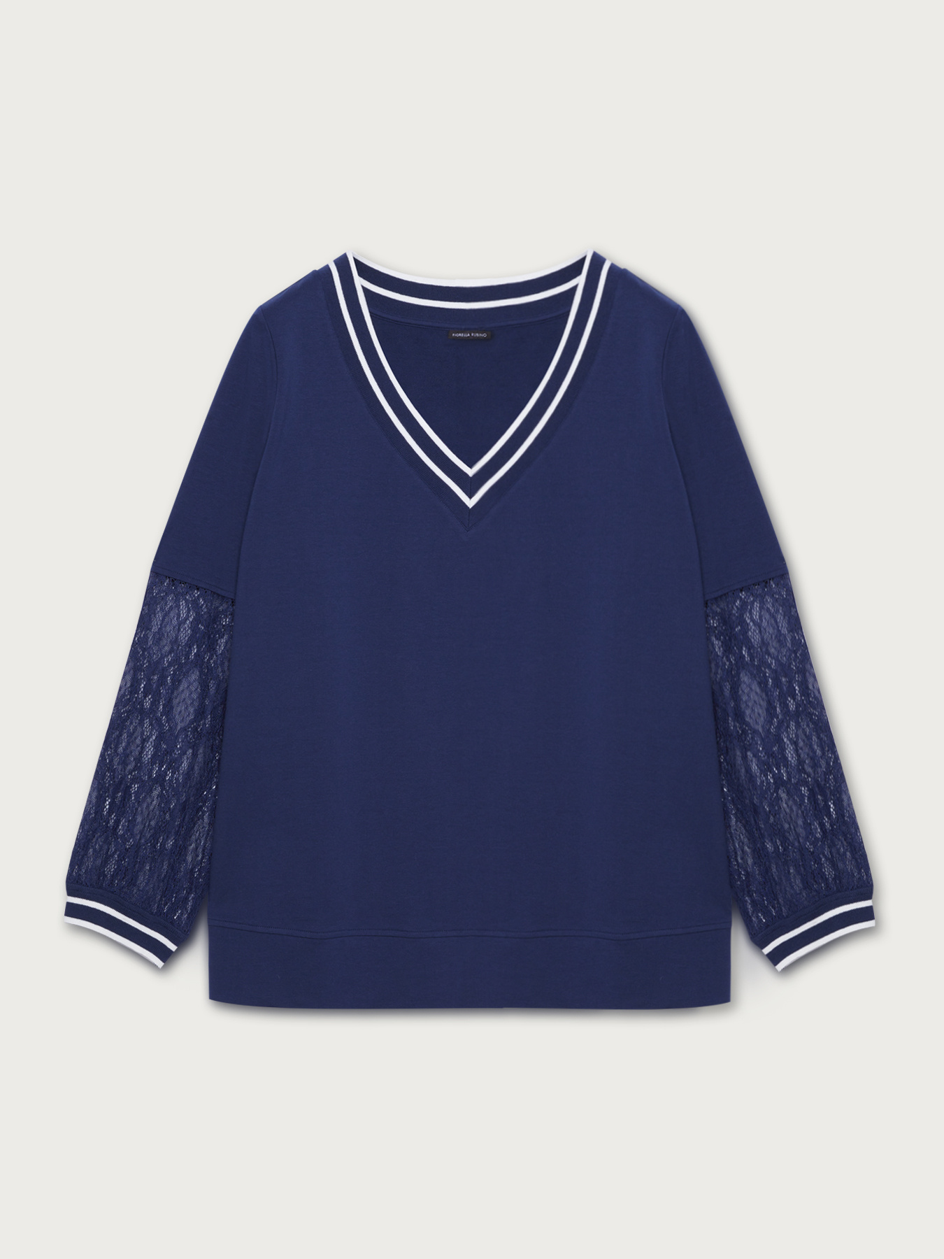 Sudadera con encaje y bordes blancos image number 3