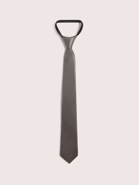 Tie with adjustable knot