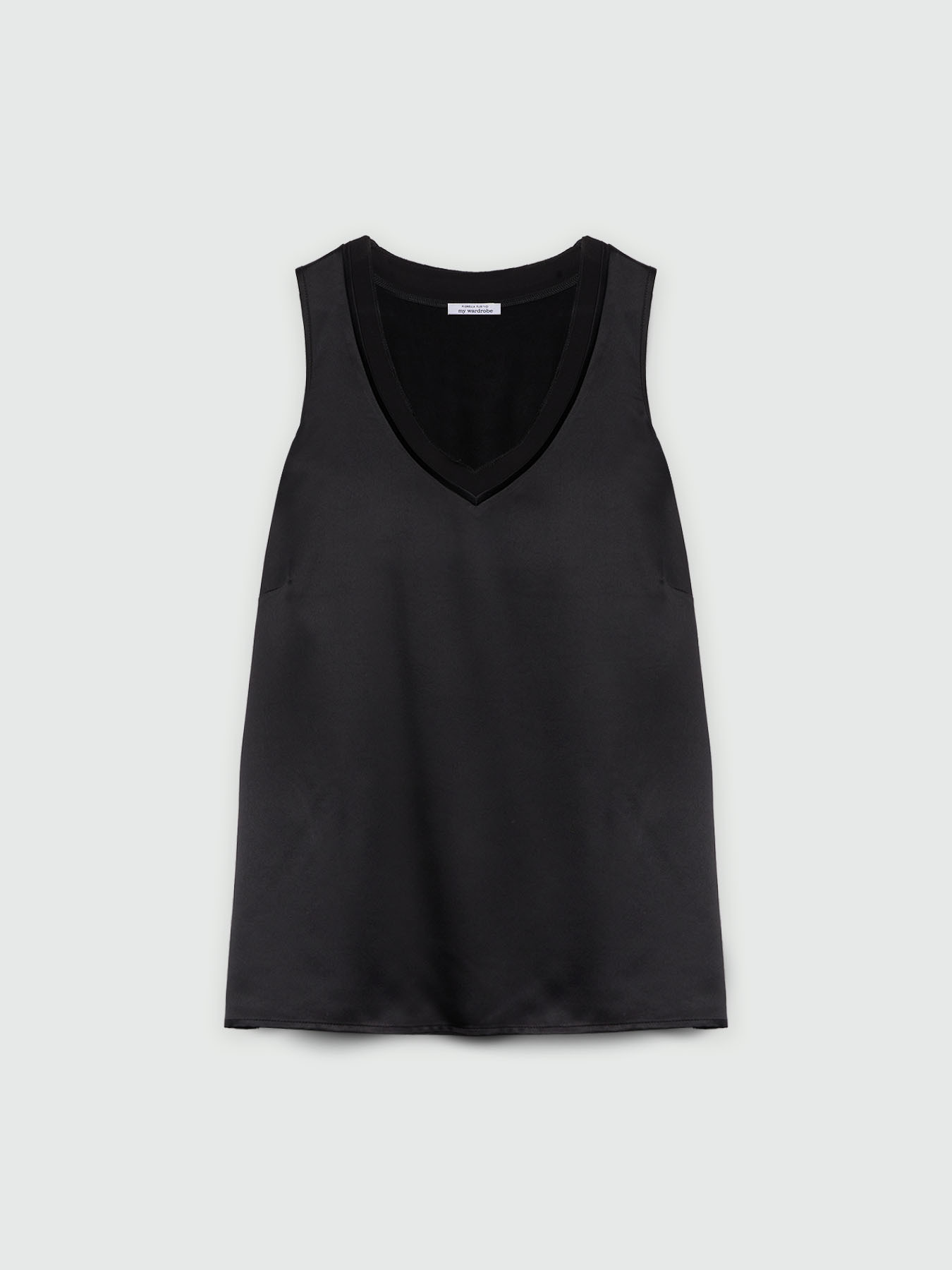 Two-fabric top with V-neck image number 4